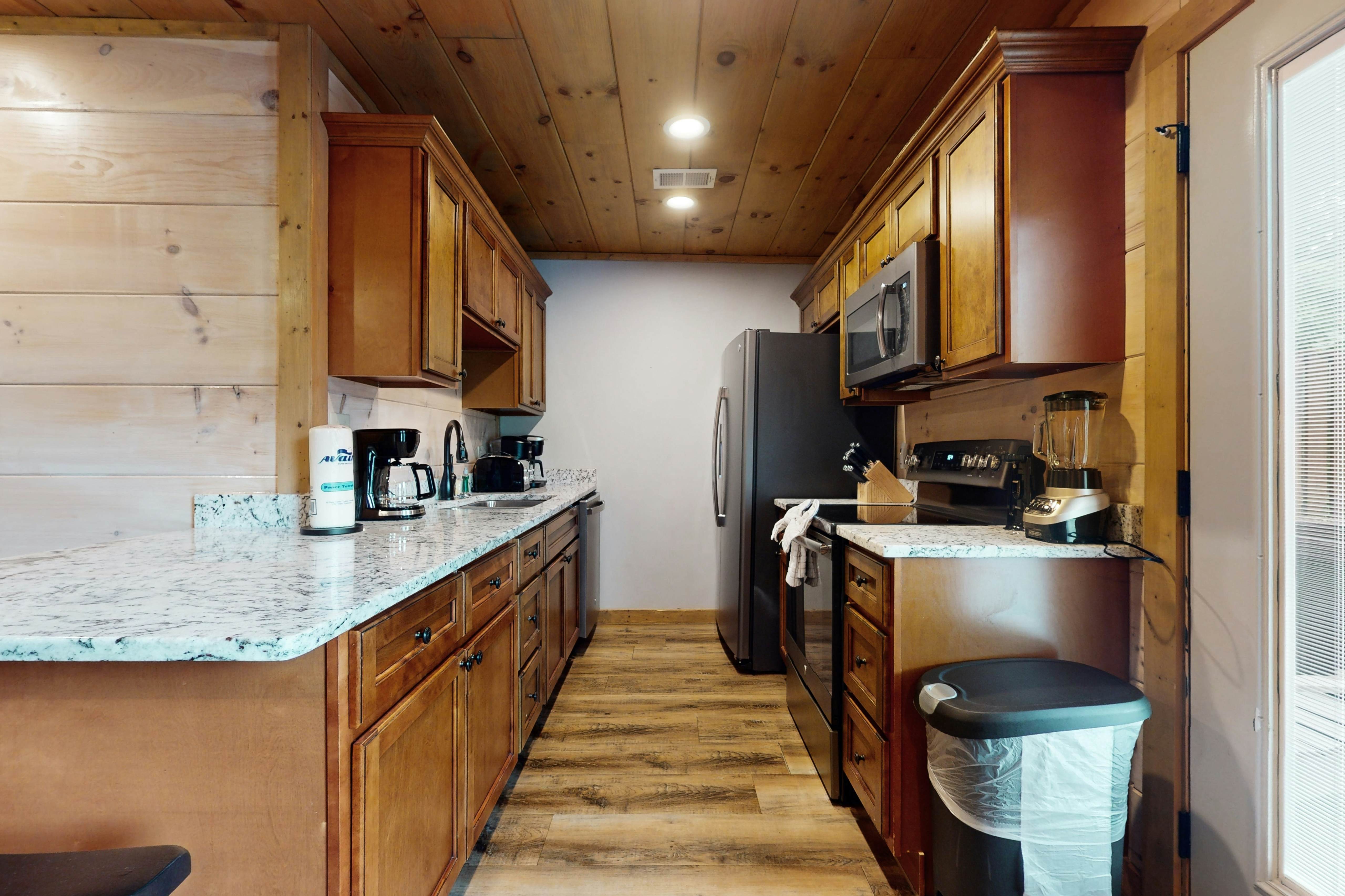 2-Unit Cabin w/ 2 Private Hot Tubs - Free Attraction Tickets