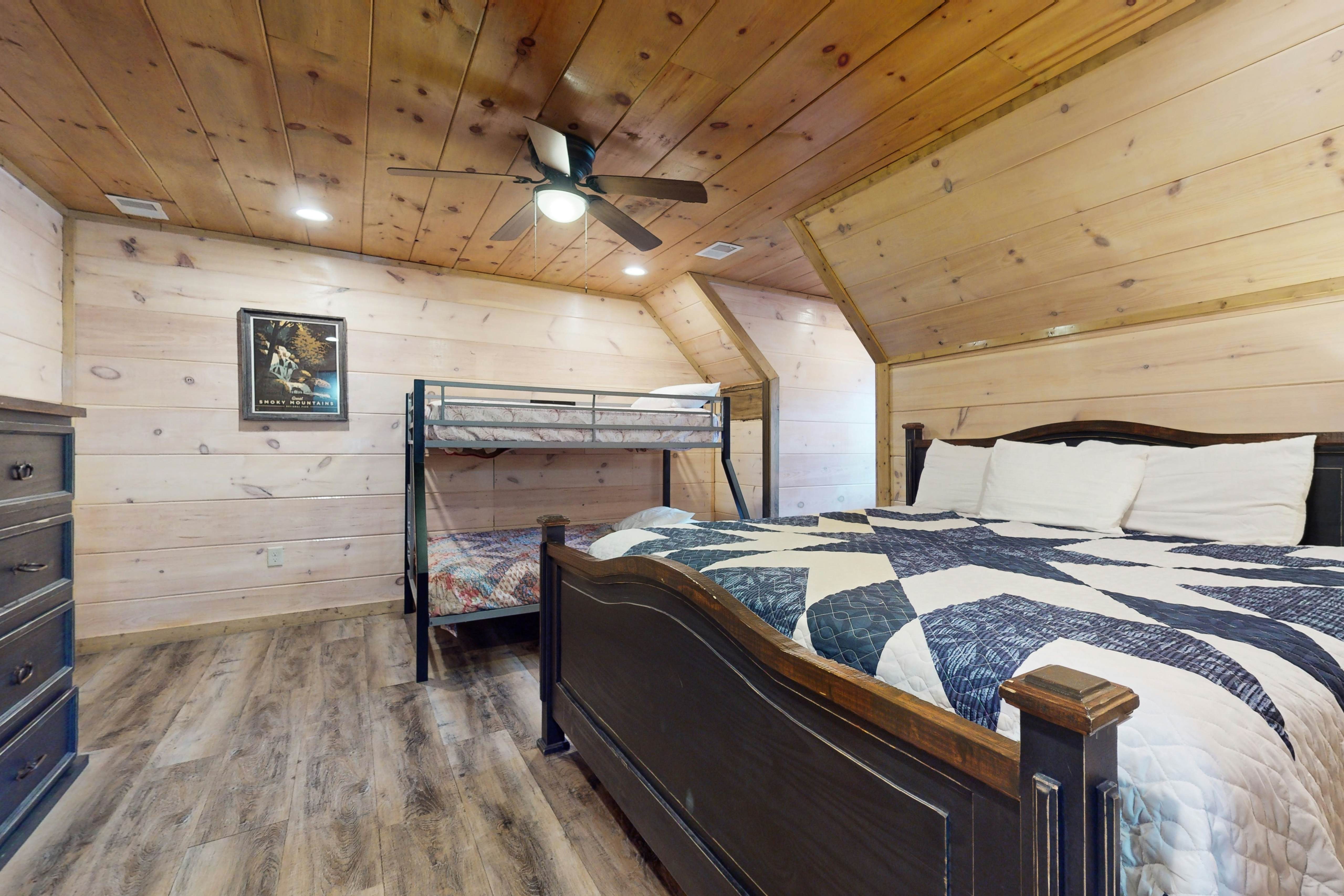 2-Unit Cabin w/ 2 Private Hot Tubs - Free Attraction Tickets