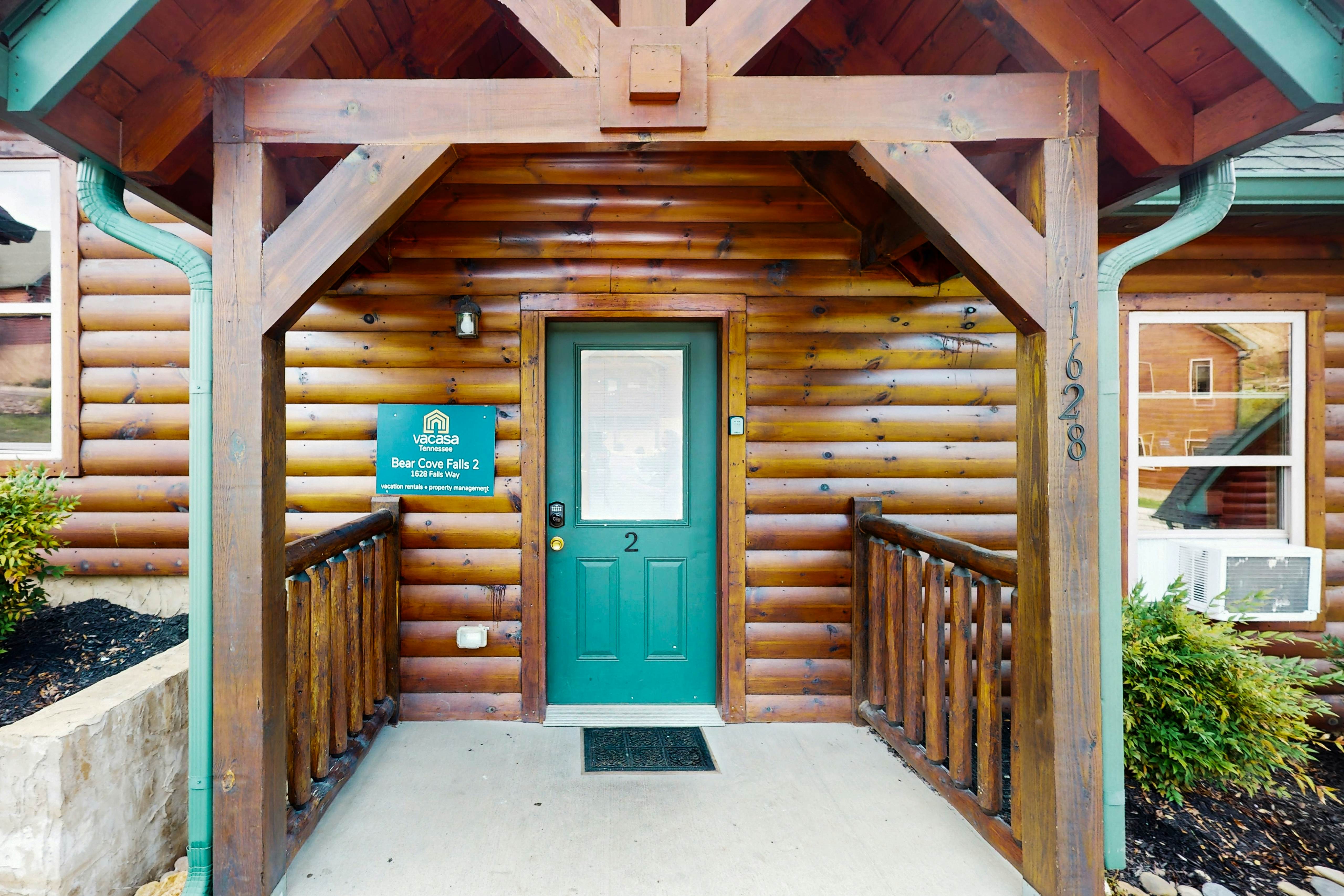 2-Unit Cabin w/ 2 Private Hot Tubs - Free Attraction Tickets