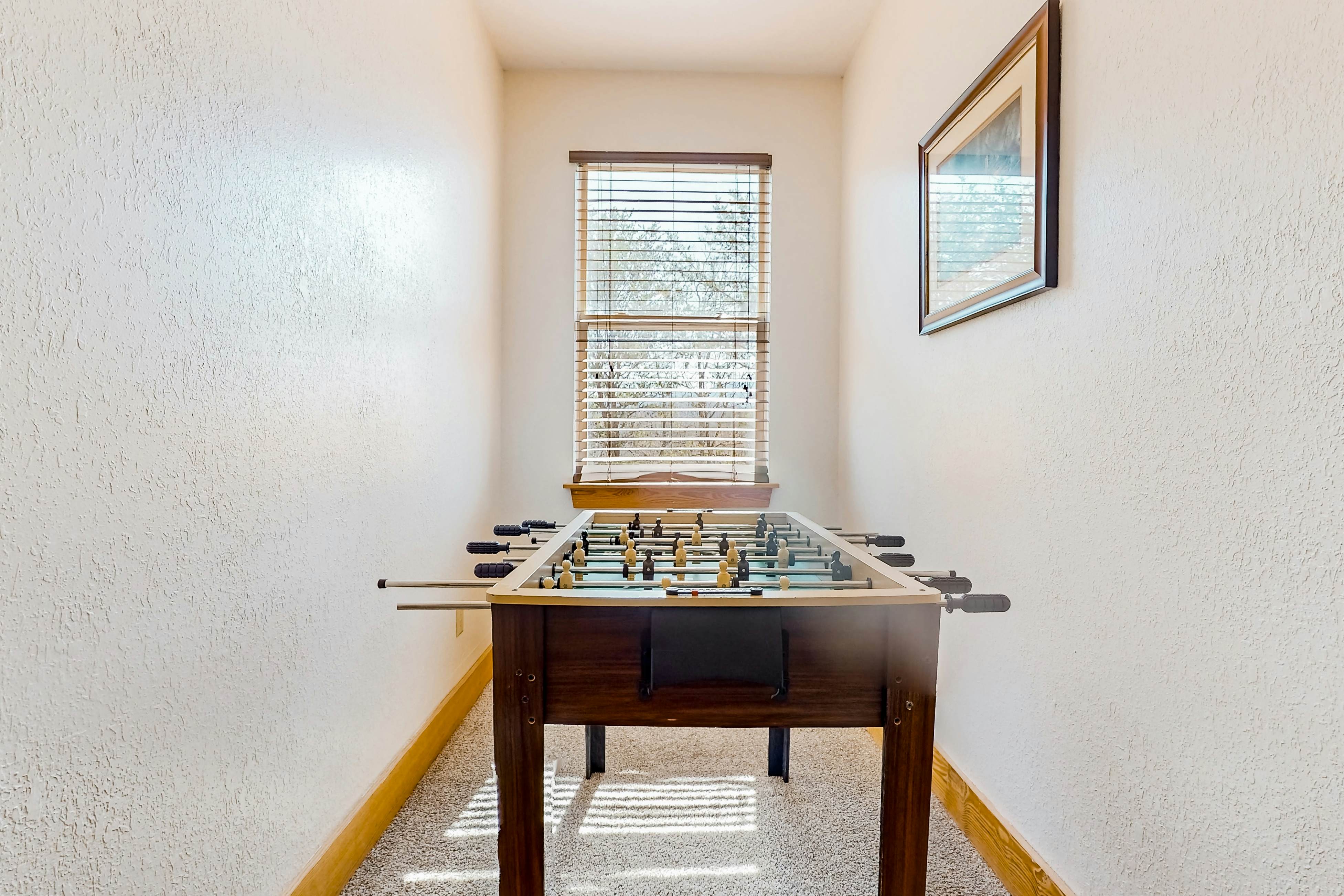 3rd-floor mountain-view condo with hot tub, pool, & Free Attraction Tickets