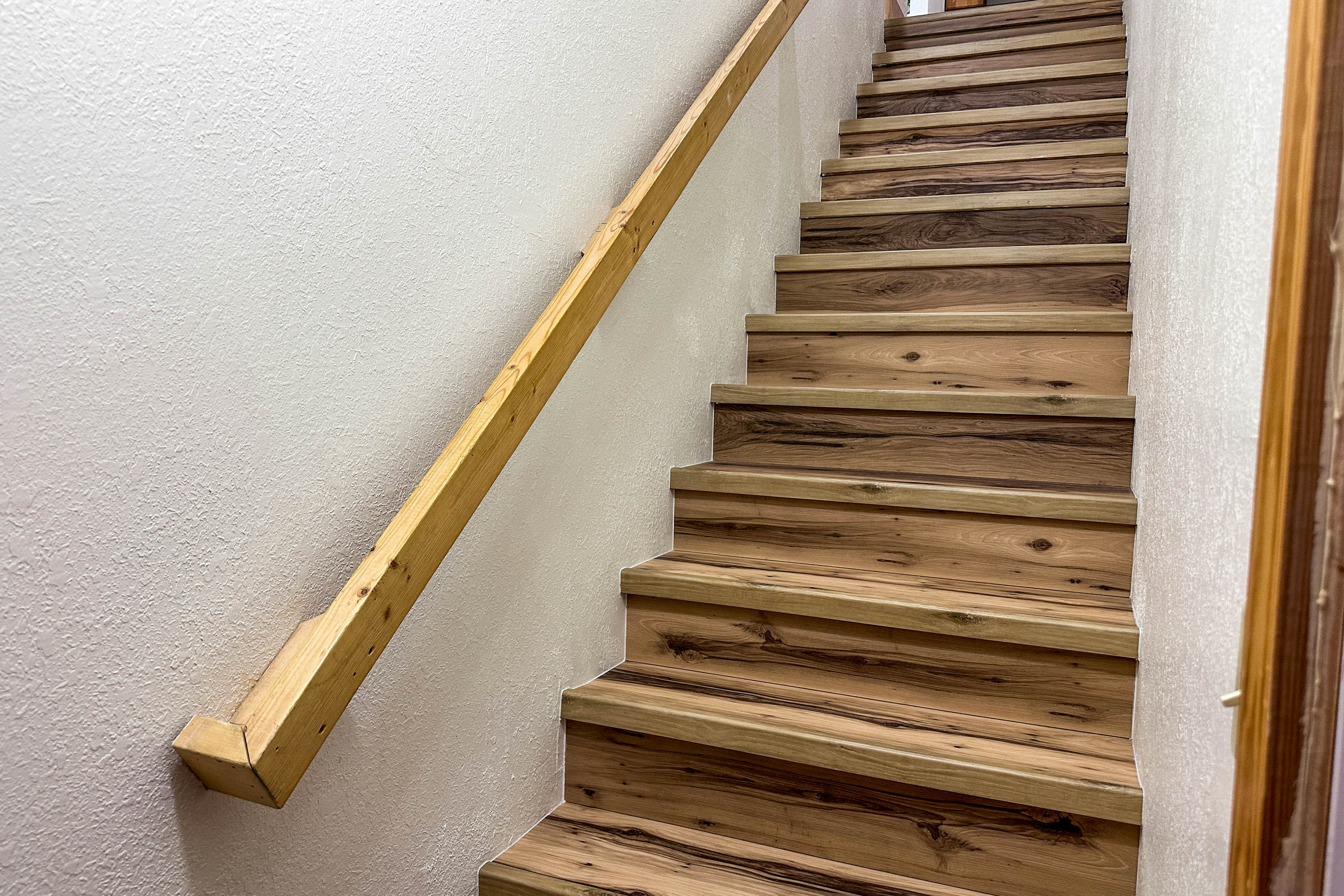 3rd-floor mountain-view condo with hot tub, pool, & Free Attraction Tickets