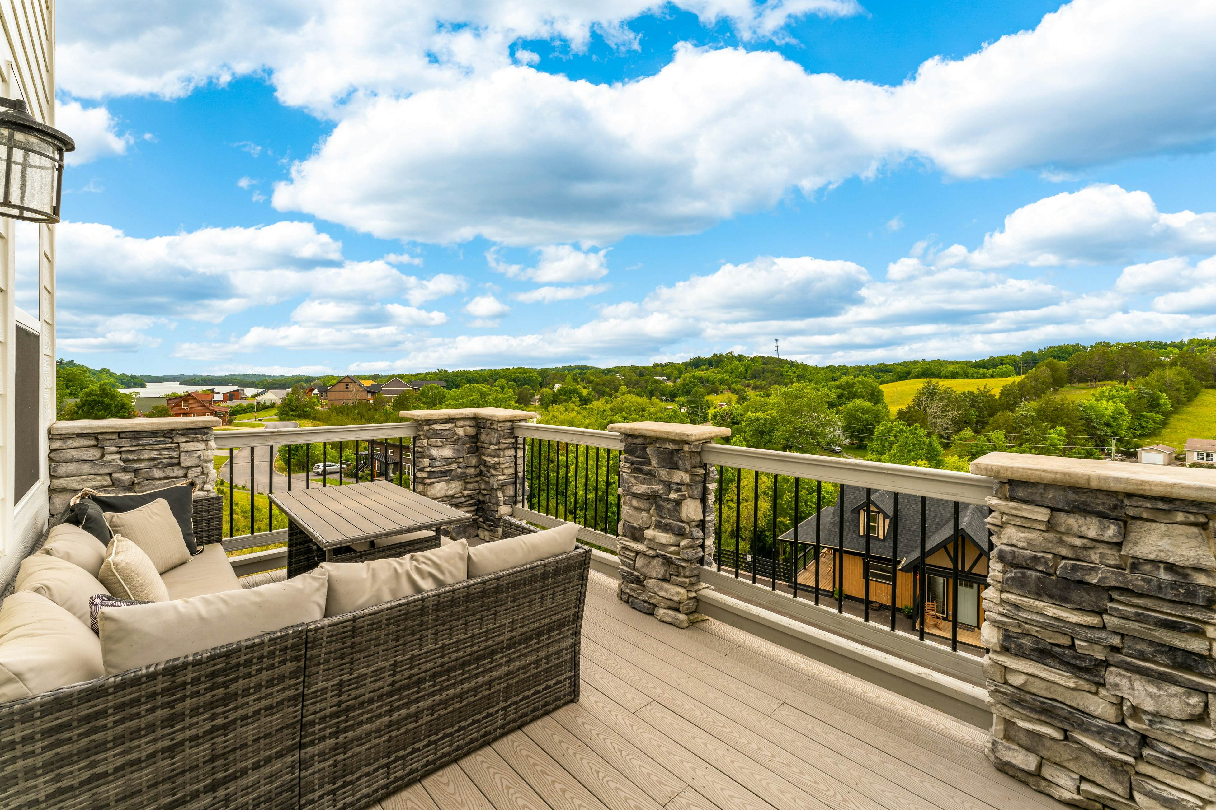 Near Dollywood, Sleeps 9・W Free Attraction Tickets