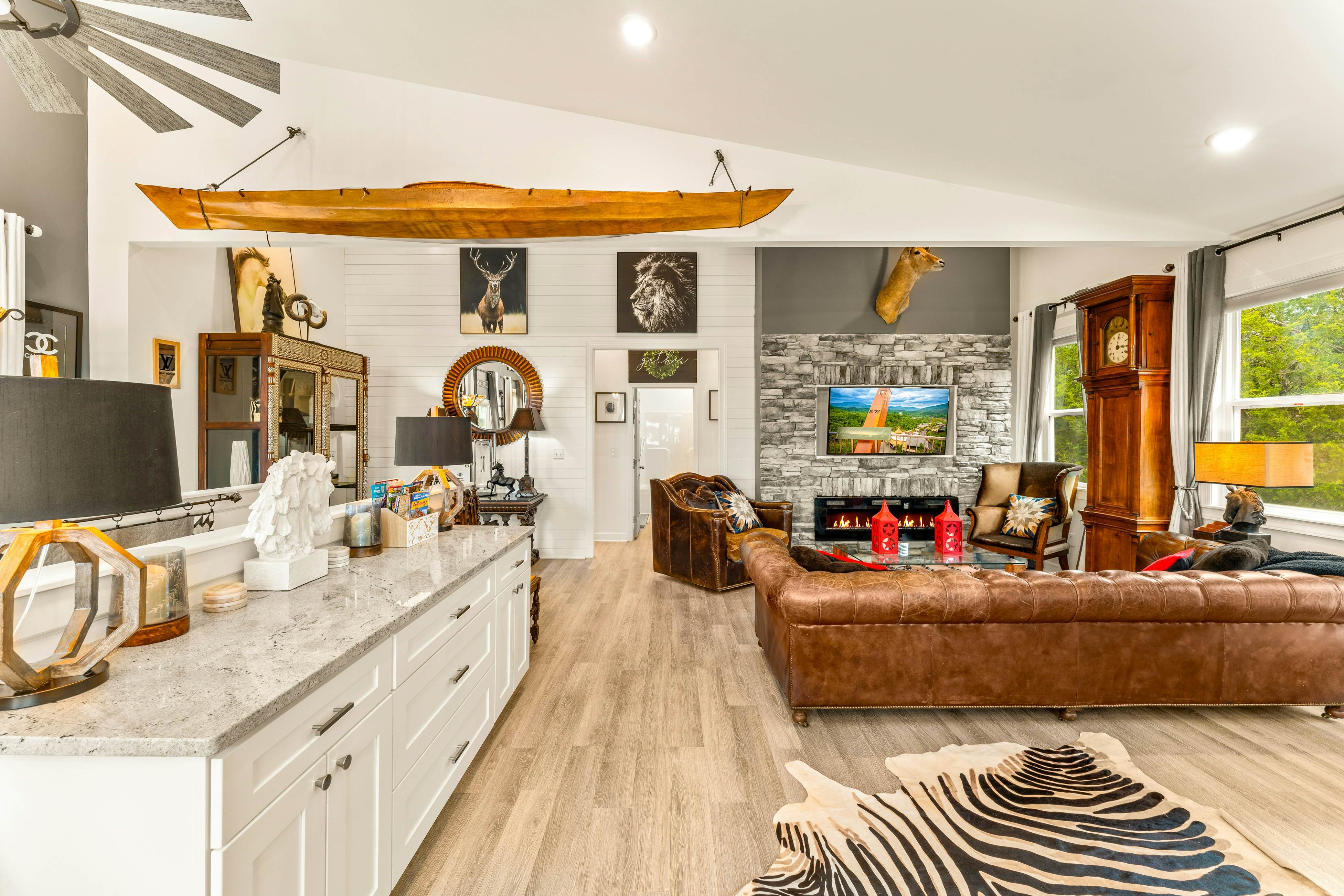 Near Dollywood, Sleeps 9・W Free Attraction Tickets