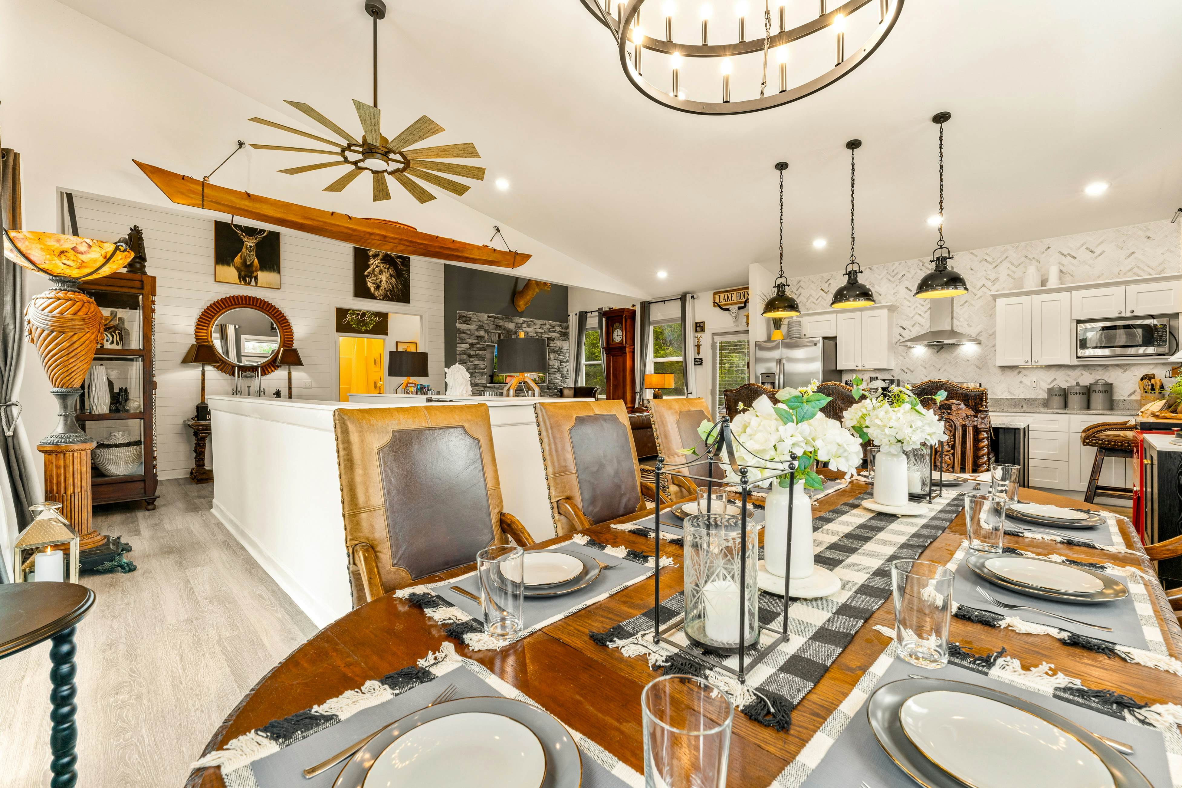 Near Dollywood, Sleeps 9・W Free Attraction Tickets