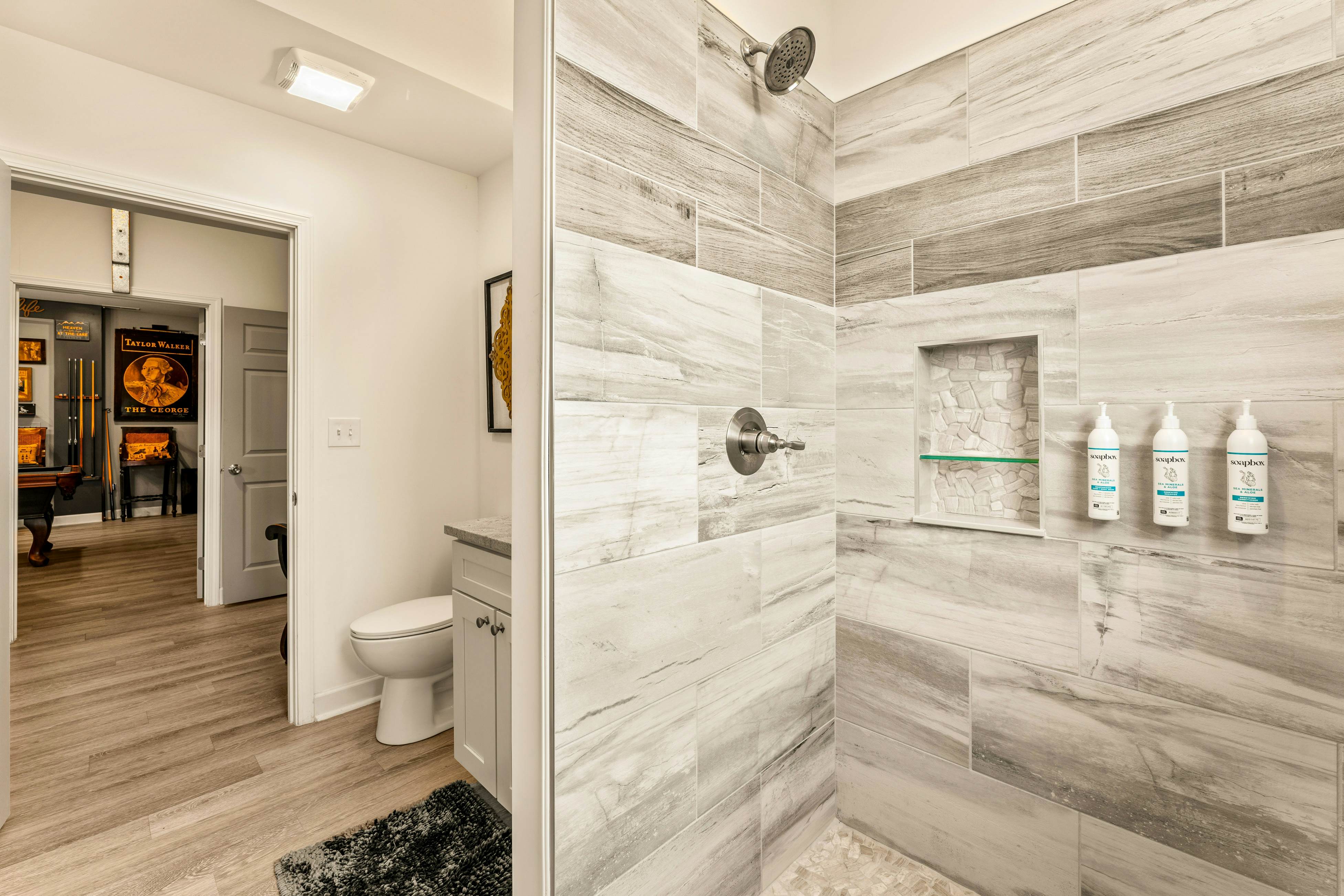 Near Dollywood, Sleeps 9・W Free Attraction Tickets