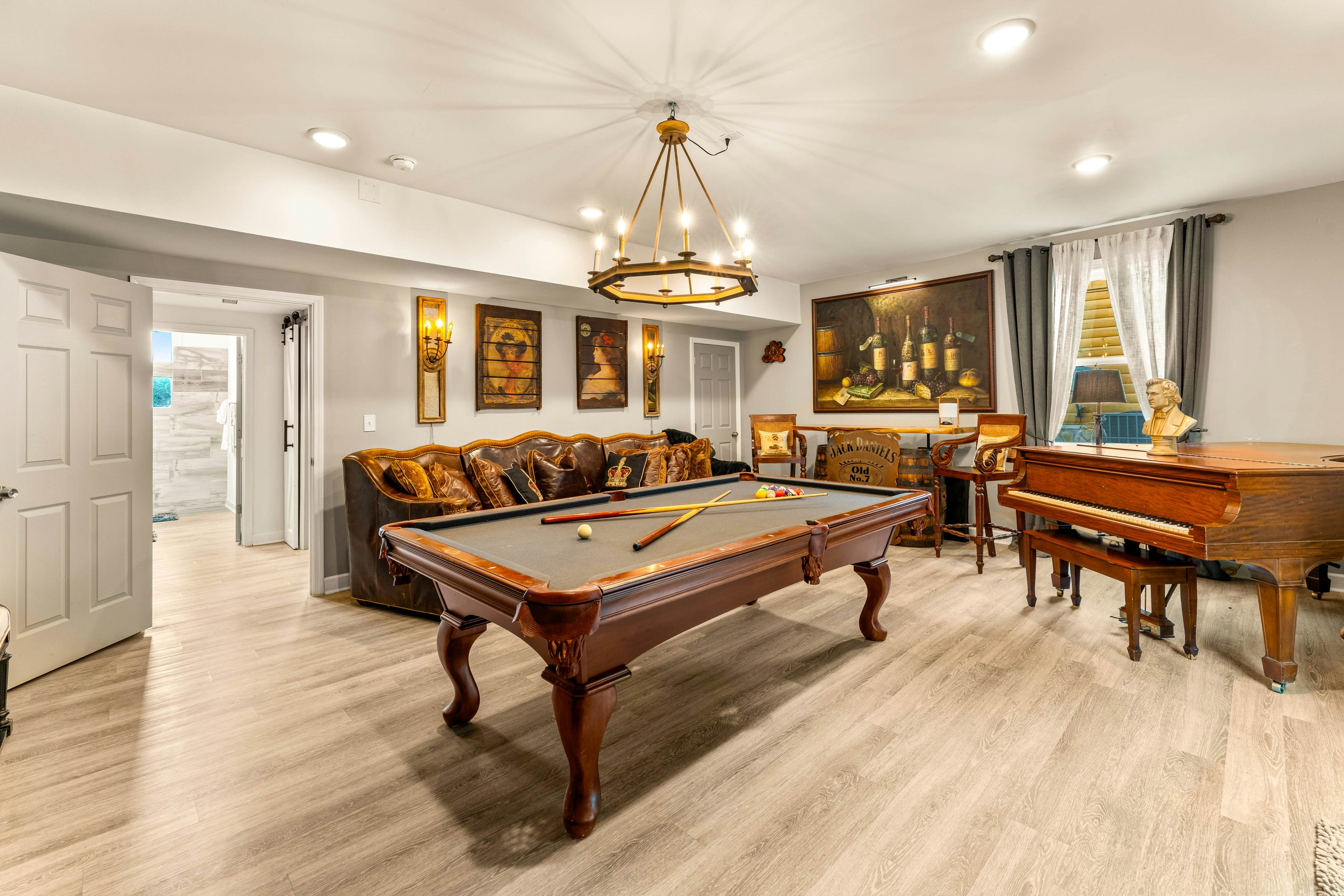 Near Dollywood, Sleeps 9・W Free Attraction Tickets