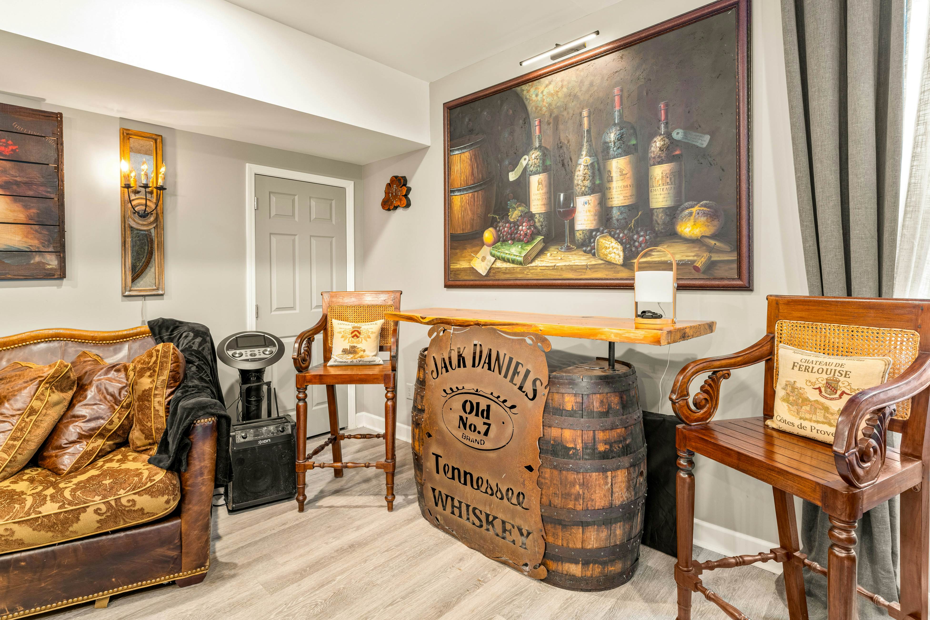 Near Dollywood, Sleeps 9・W Free Attraction Tickets