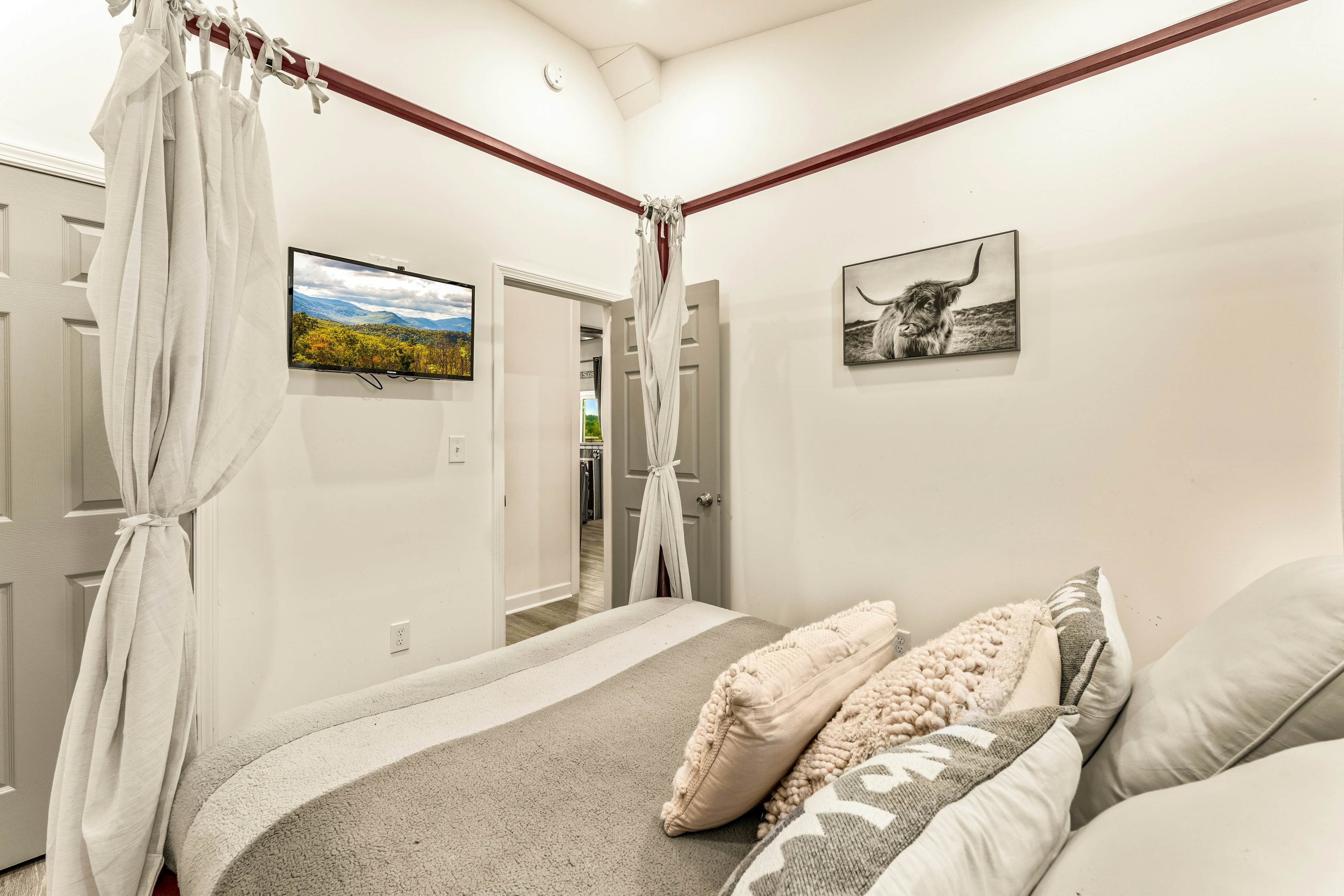 Near Dollywood, Sleeps 9・W Free Attraction Tickets