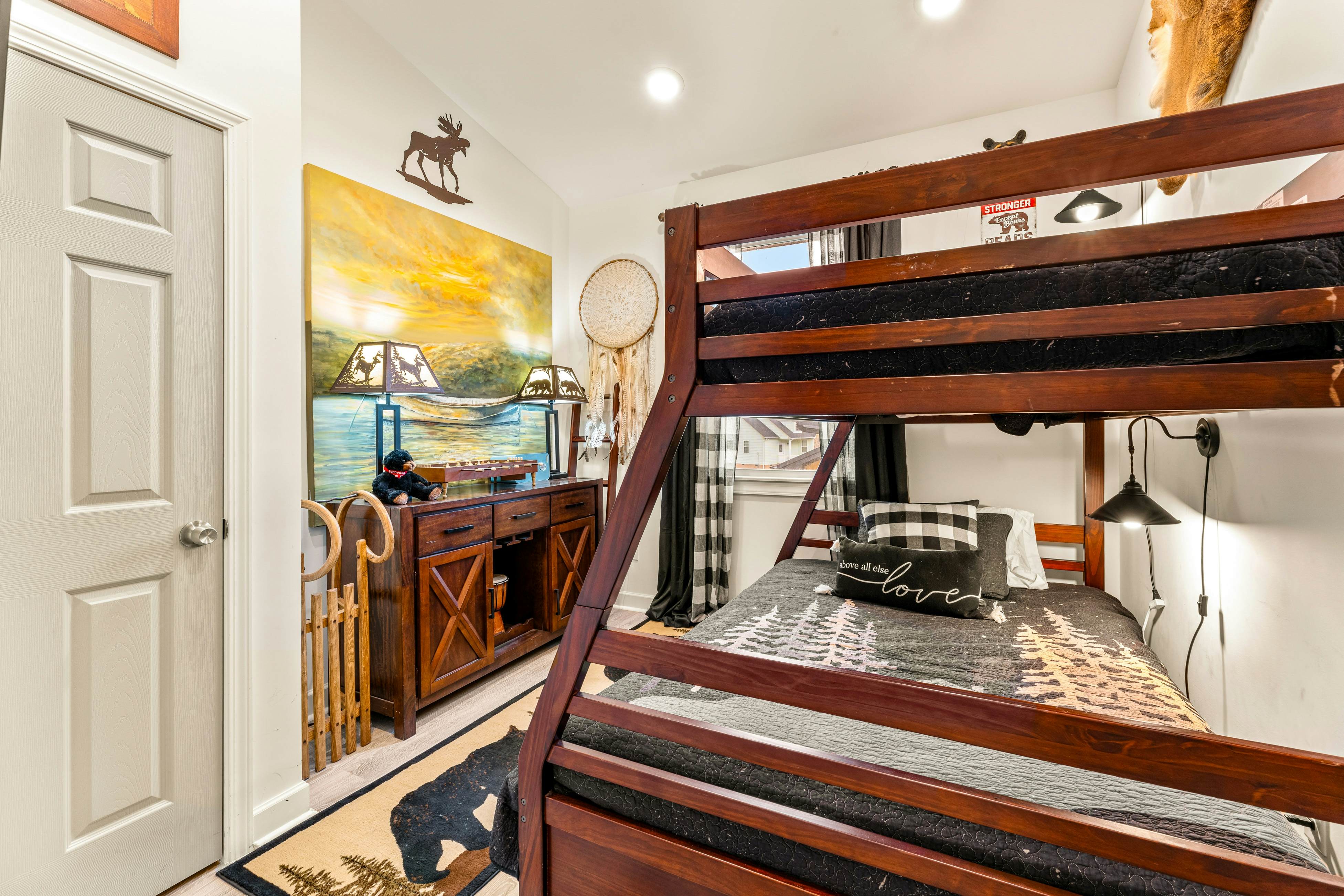 Near Dollywood, Sleeps 9・W Free Attraction Tickets