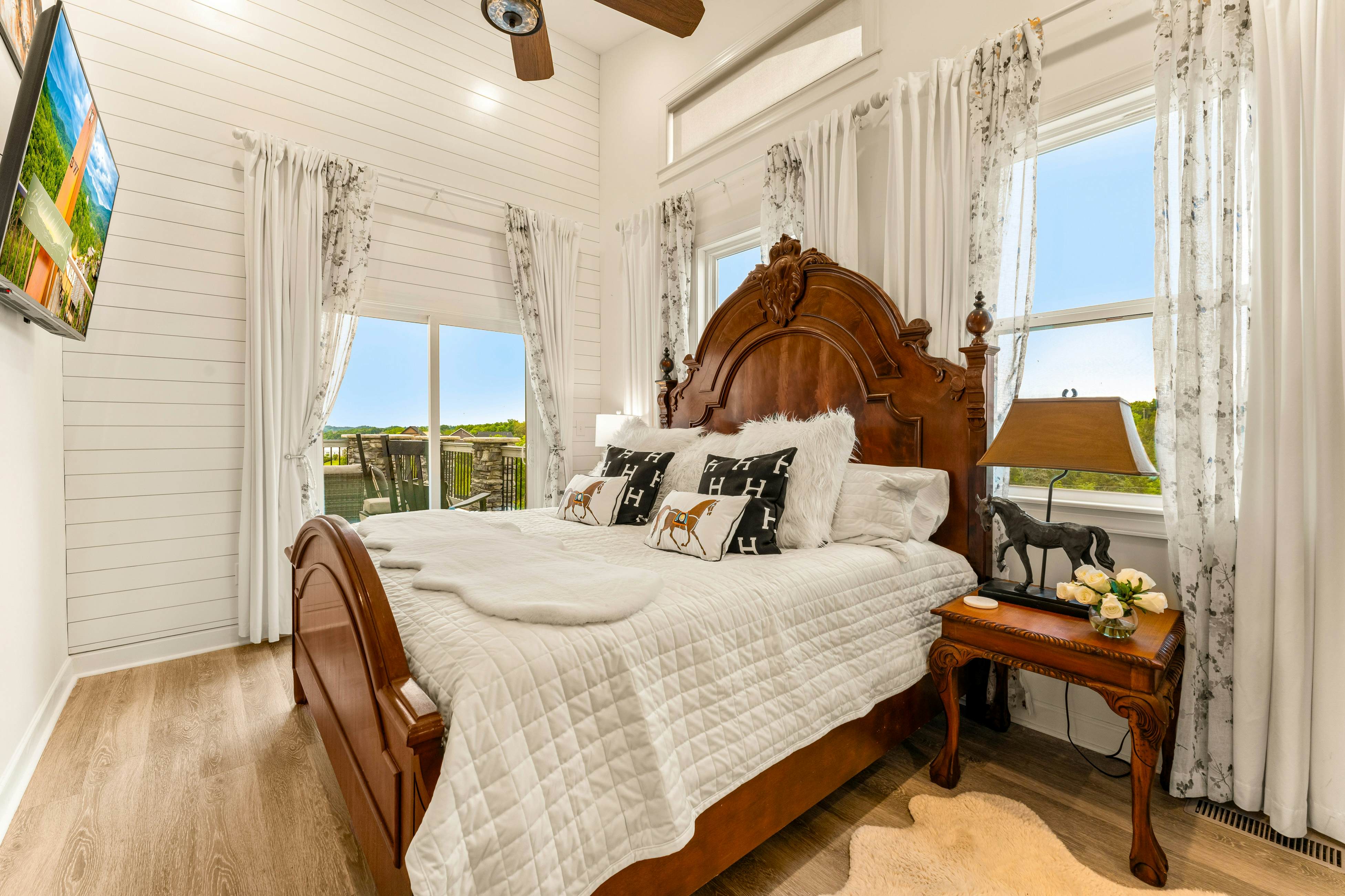 Near Dollywood, Sleeps 9・W Free Attraction Tickets