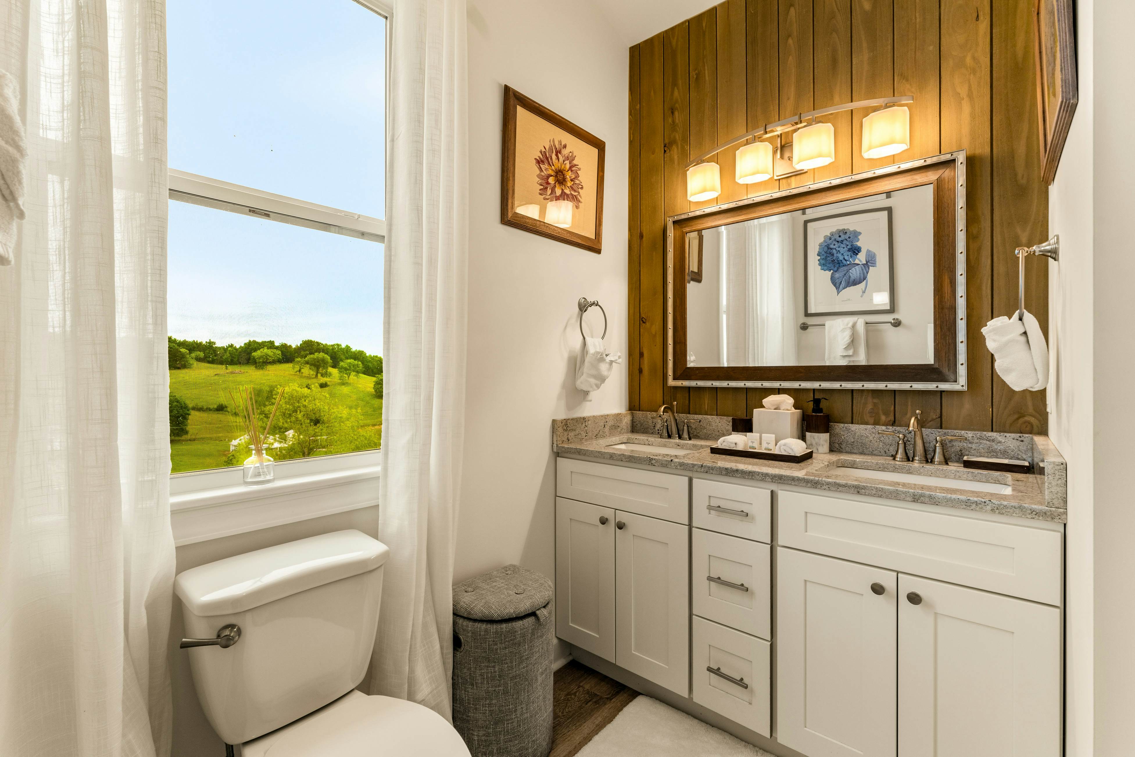 Near Dollywood, Sleeps 9・W Free Attraction Tickets