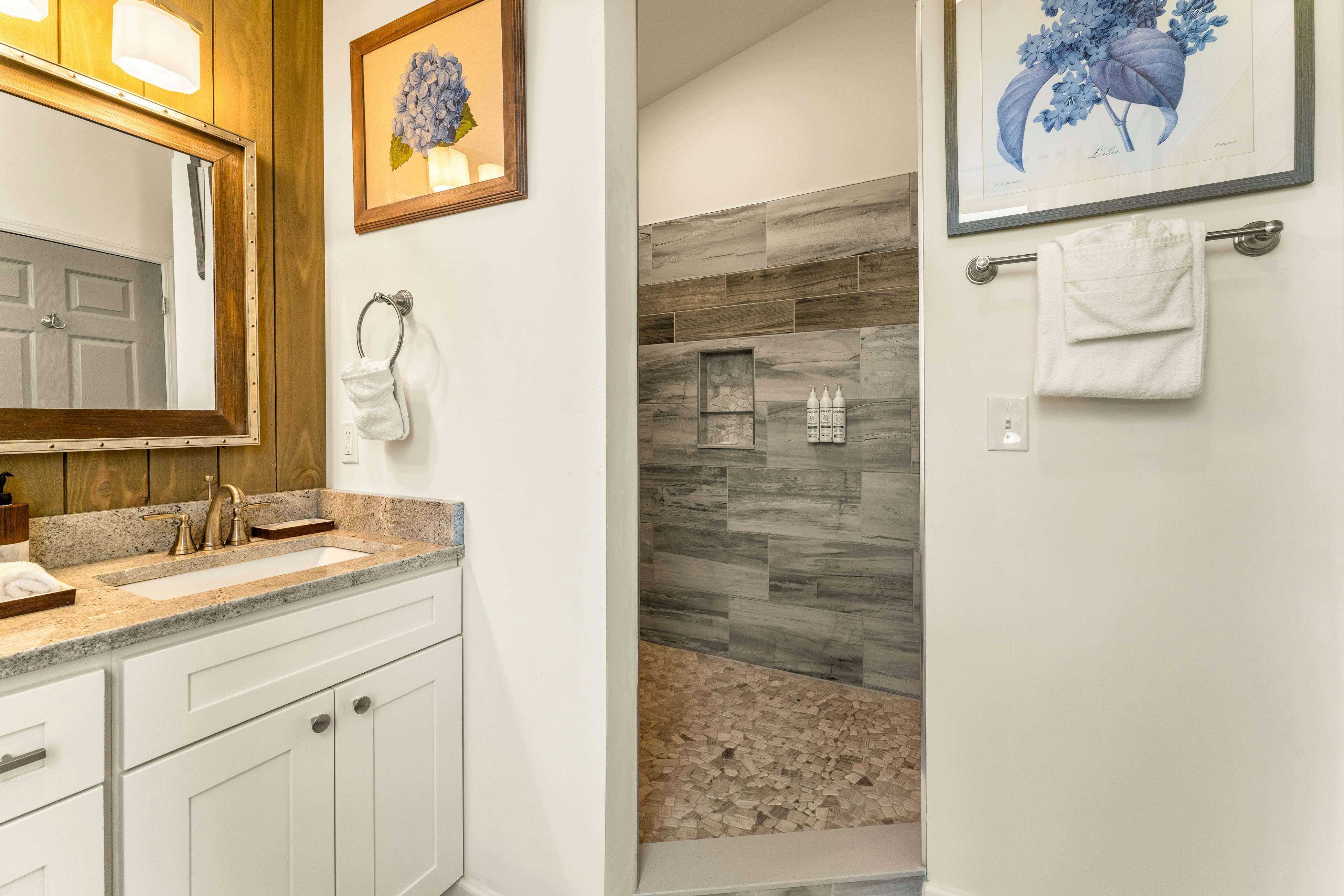 Near Dollywood, Sleeps 9・W Free Attraction Tickets