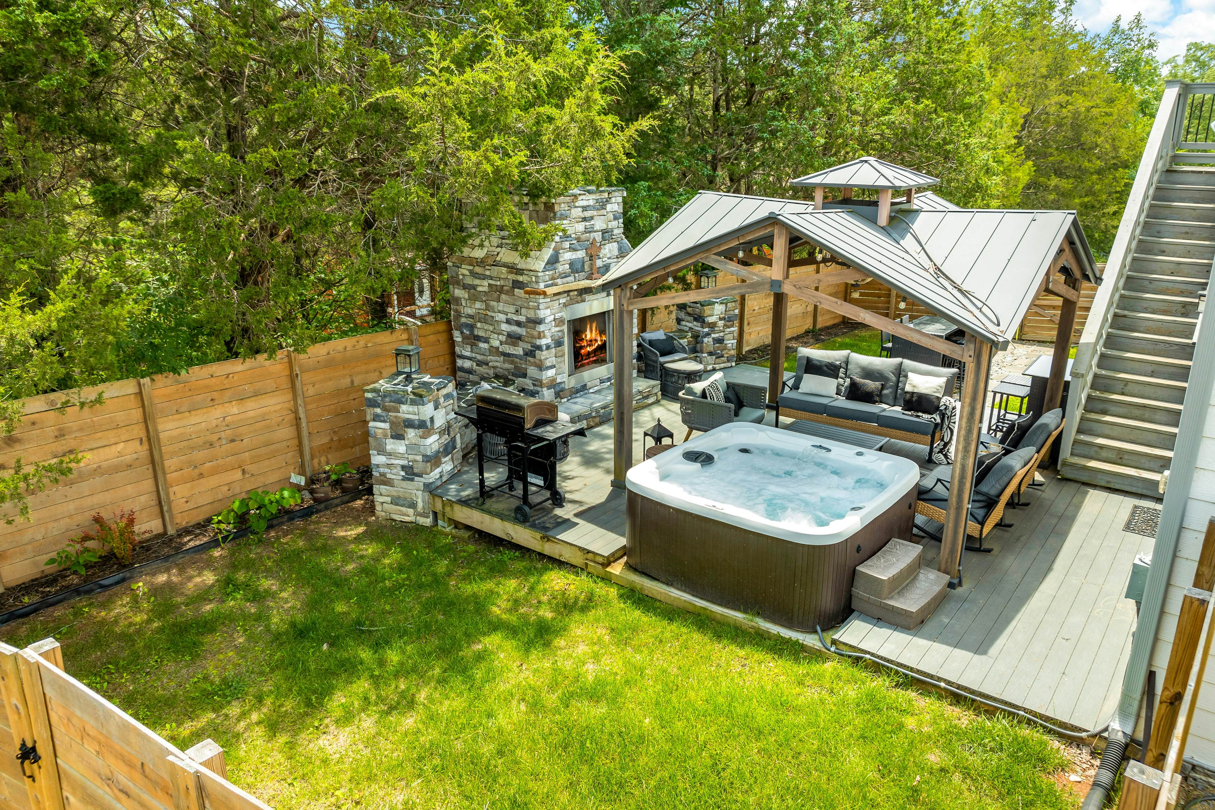 Near Dollywood, Sleeps 9・W Free Attraction Tickets