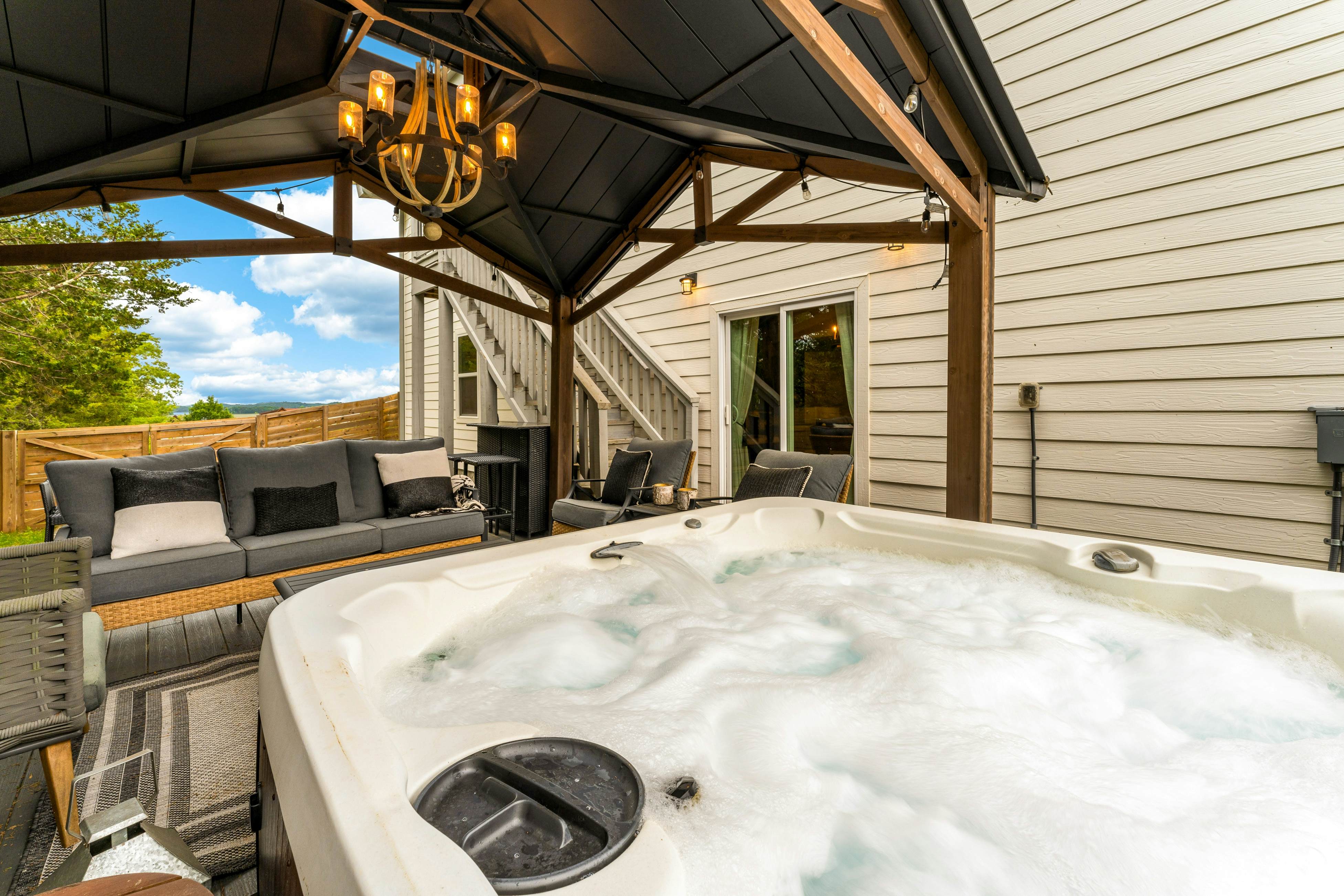 Near Dollywood, Sleeps 9・W Free Attraction Tickets