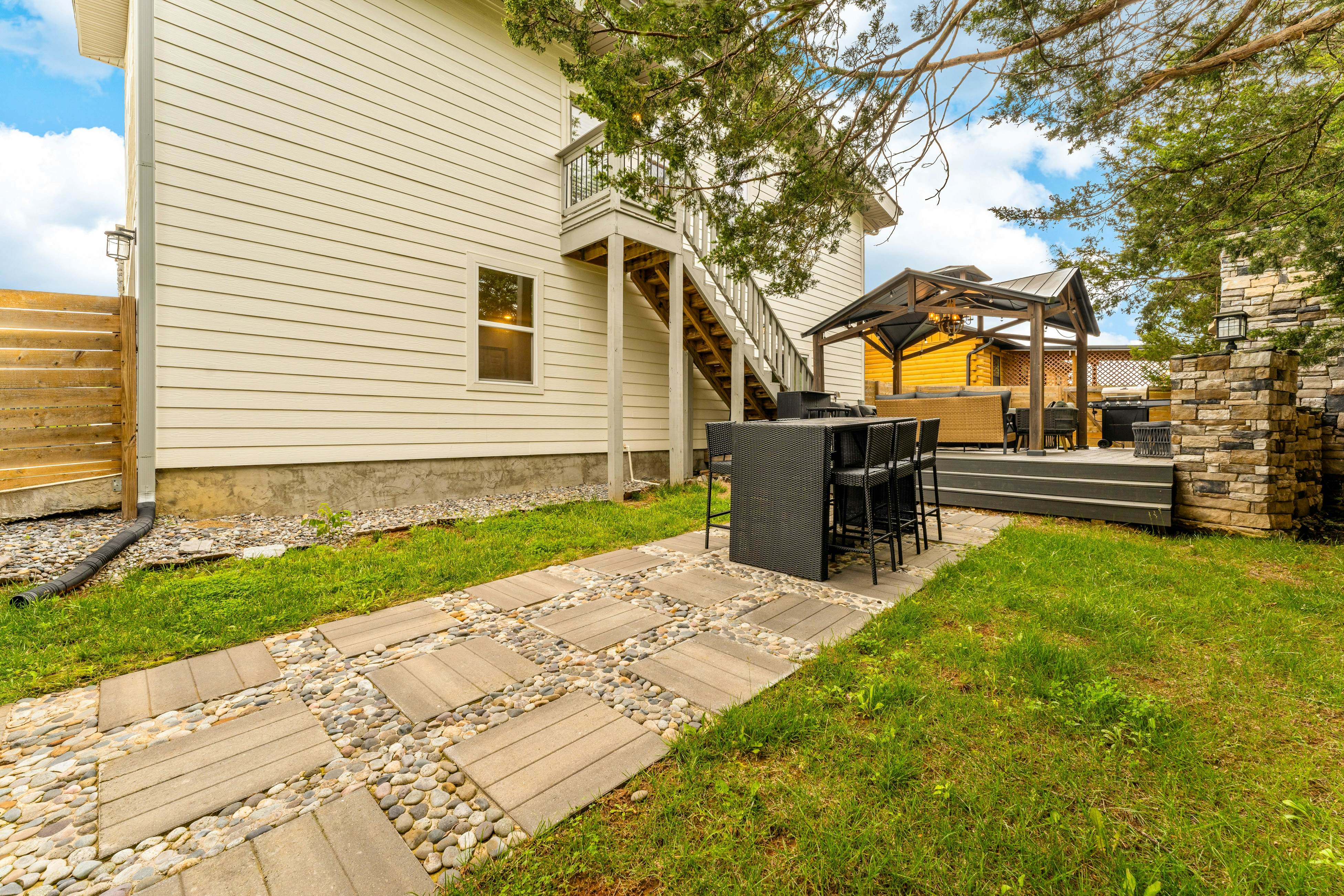 Near Dollywood, Sleeps 9・W Free Attraction Tickets