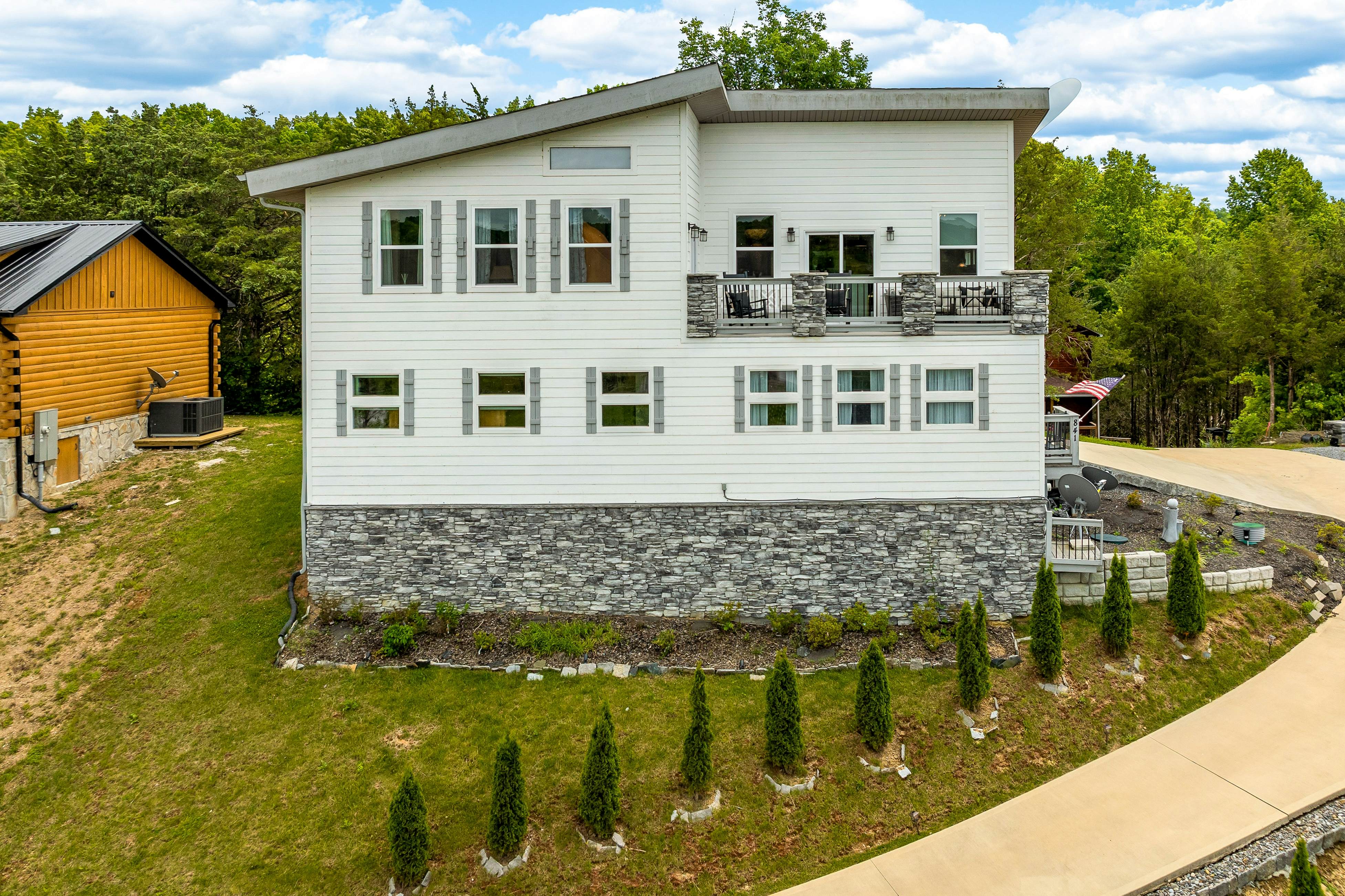 Near Dollywood, Sleeps 9・W Free Attraction Tickets