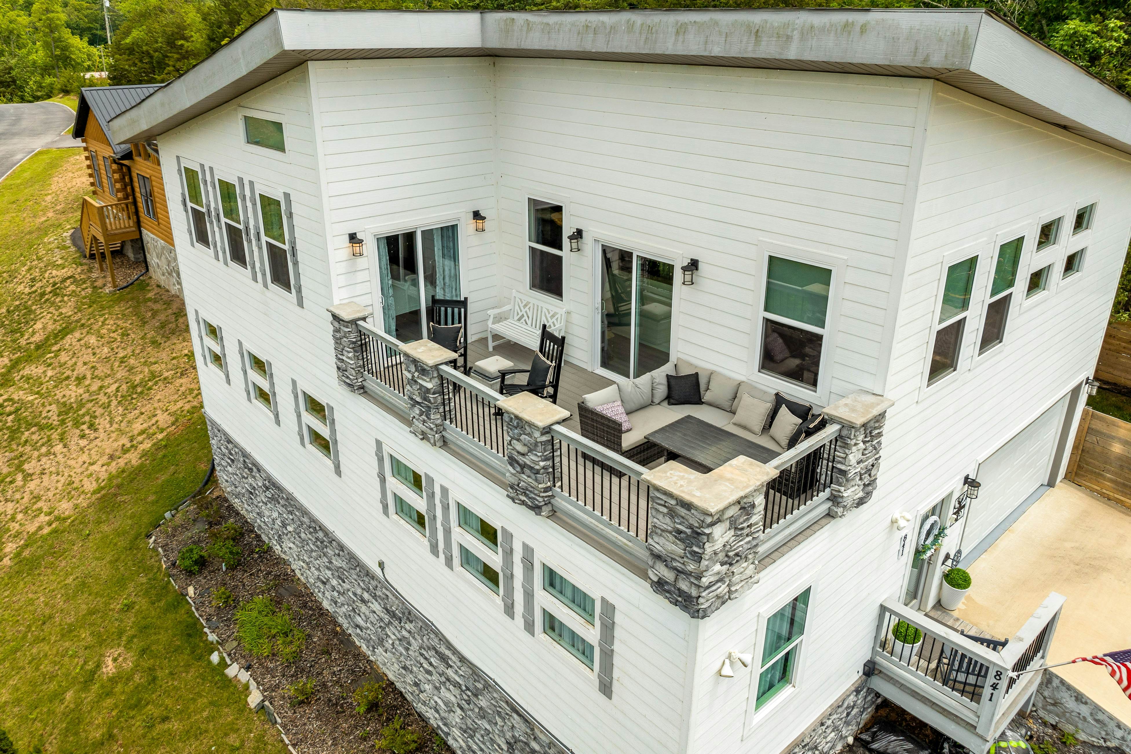 Near Dollywood, Sleeps 9・W Free Attraction Tickets