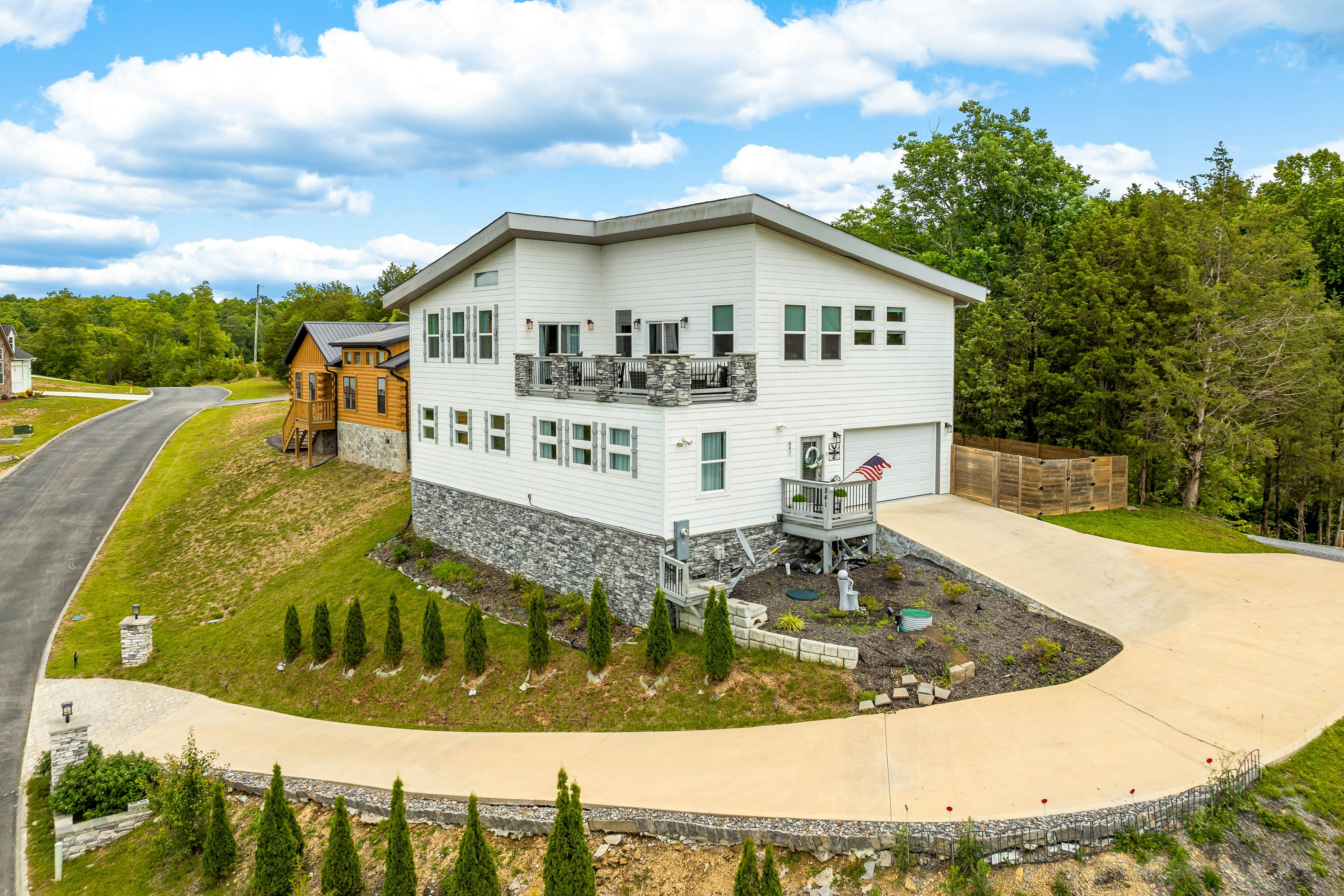 Near Dollywood, Sleeps 9・W Free Attraction Tickets