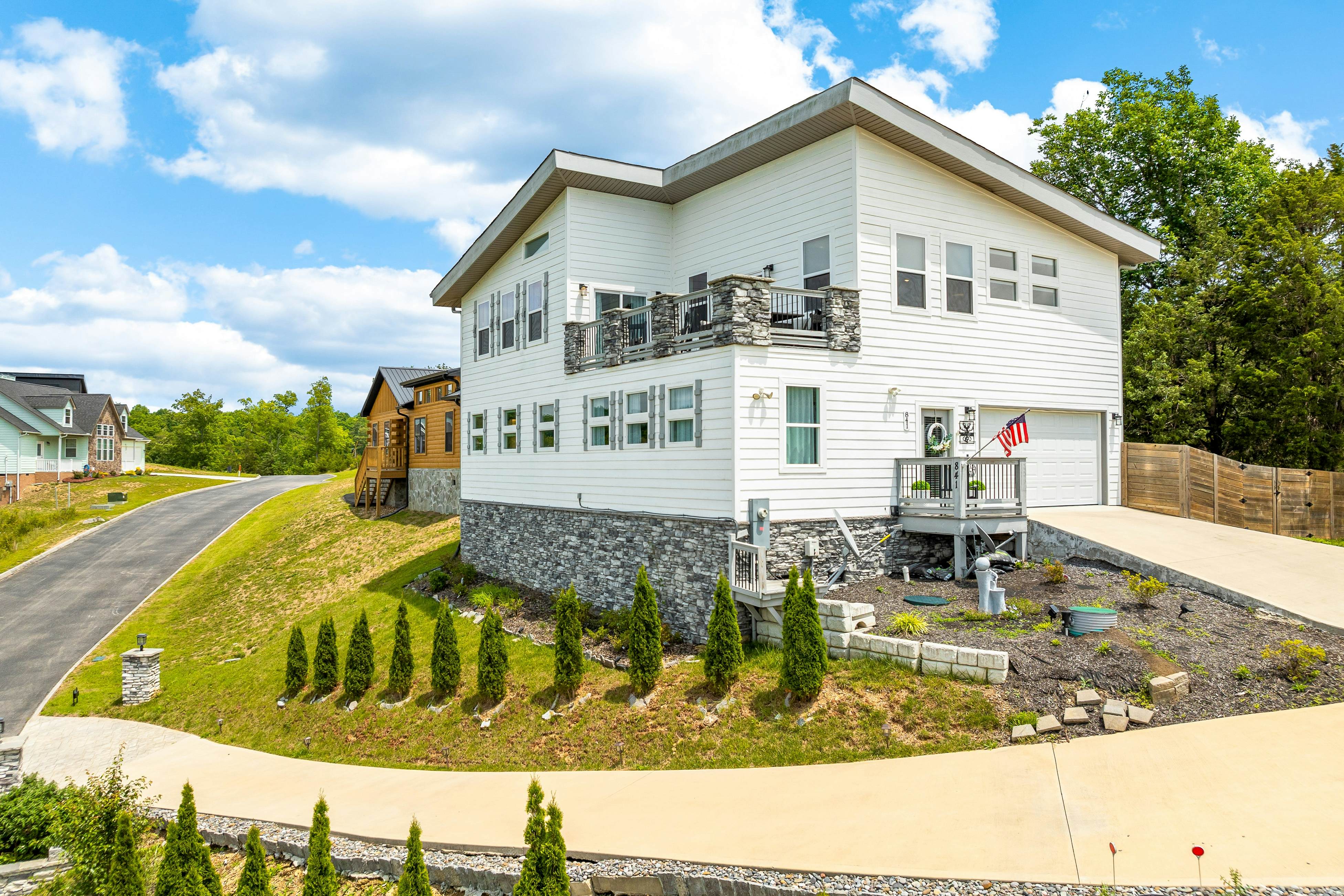 Near Dollywood, Sleeps 9・W Free Attraction Tickets