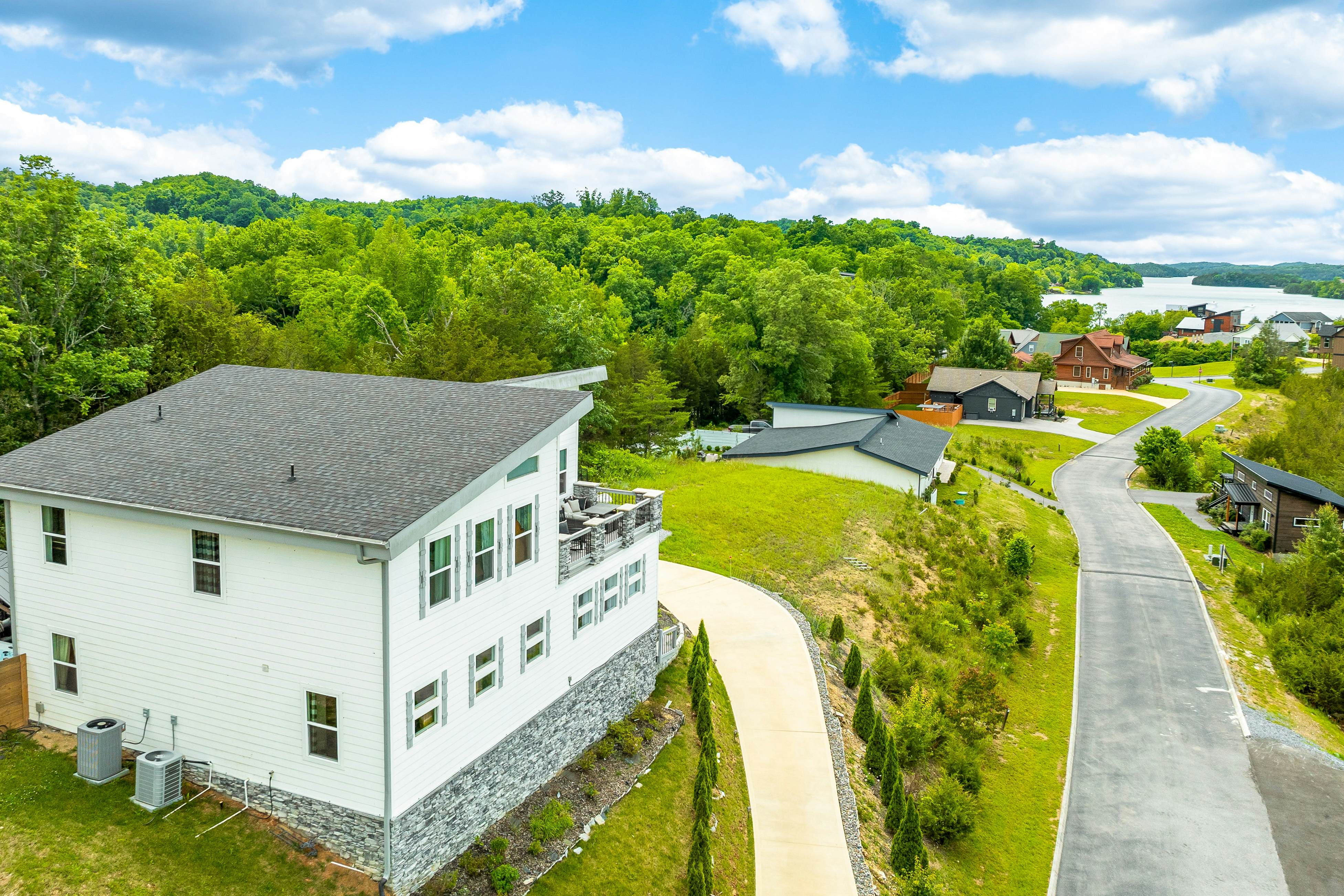 Near Dollywood, Sleeps 9・W Free Attraction Tickets