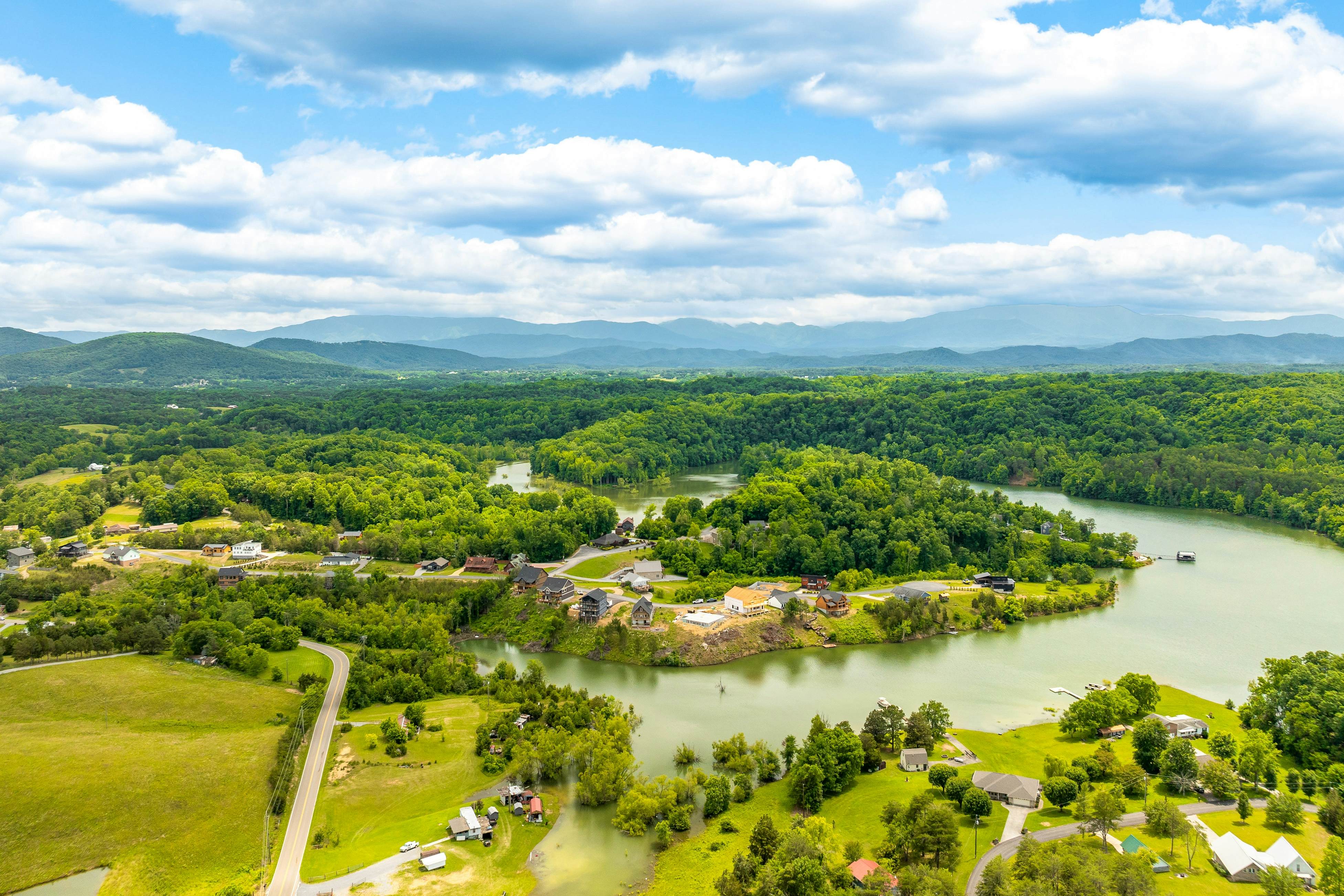 Near Dollywood, Sleeps 9・W Free Attraction Tickets