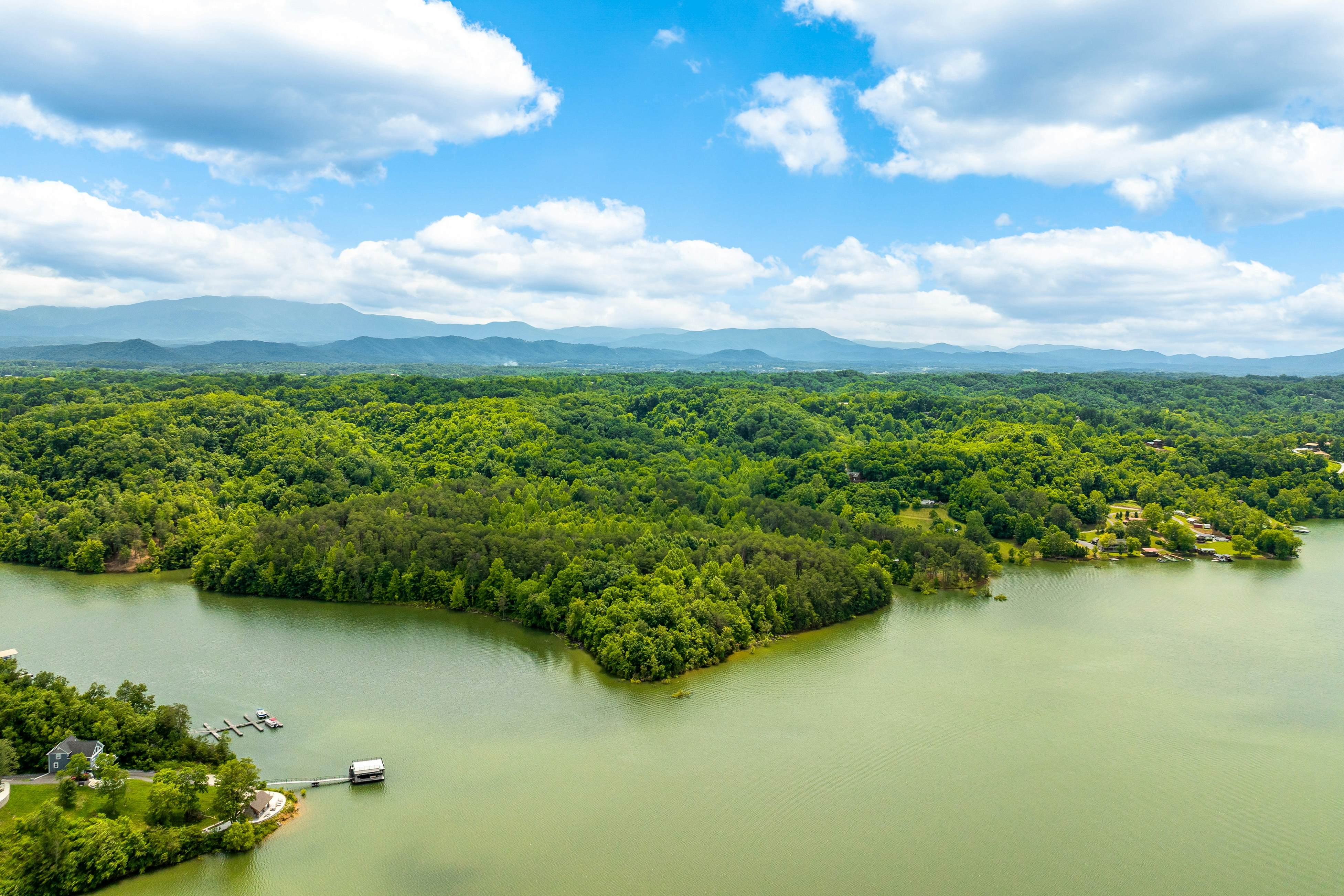 Near Dollywood, Sleeps 9・W Free Attraction Tickets