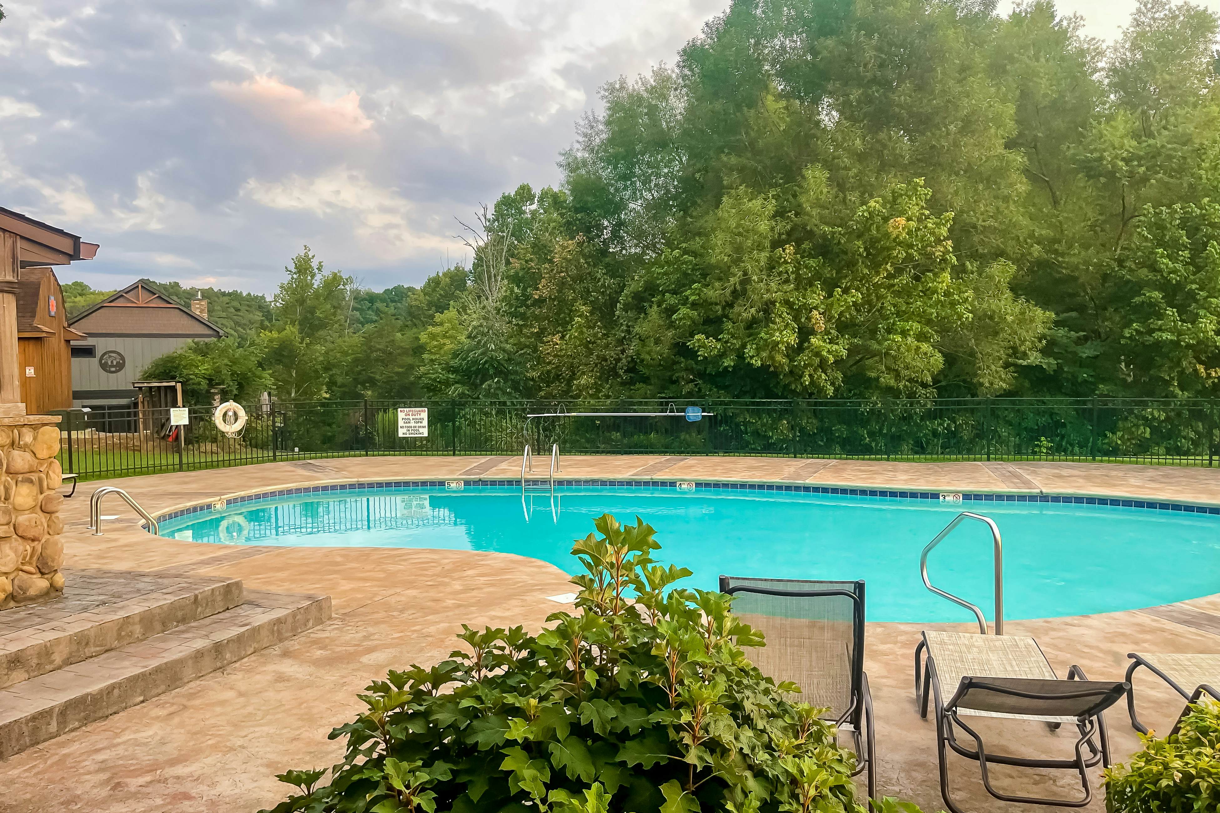 Near Dollywood, Sleeps 9・W Free Attraction Tickets