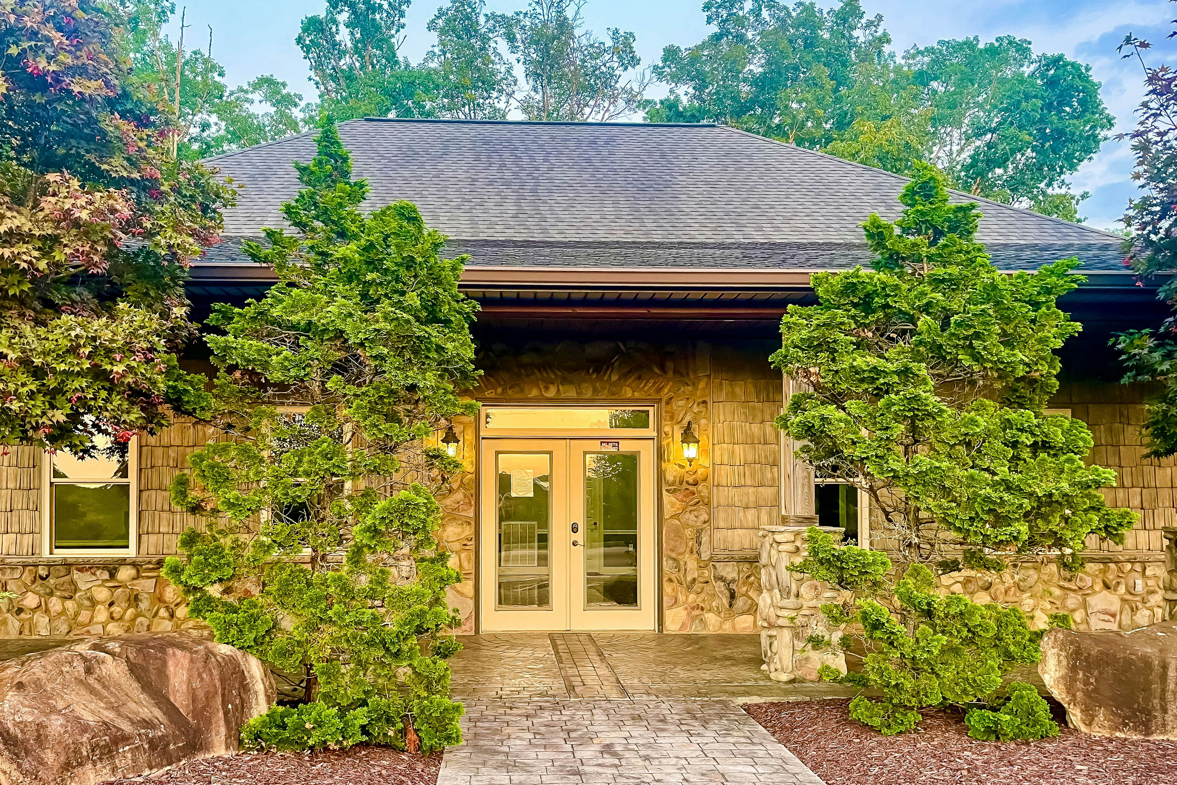 Near Dollywood, Sleeps 9・W Free Attraction Tickets