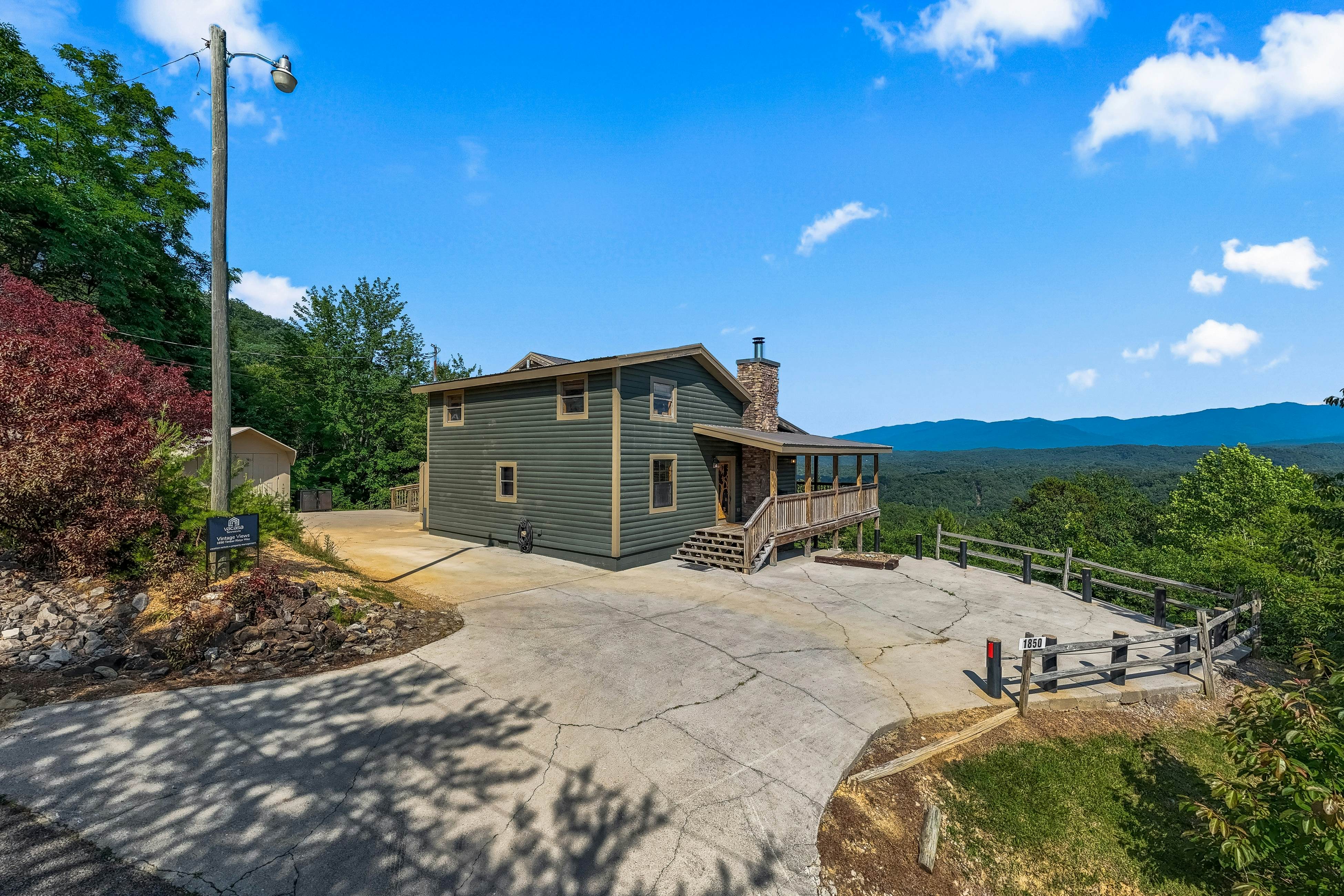 2 Home Retreat with Hot Tubs and Stunning Views + Free Attraction Tickets