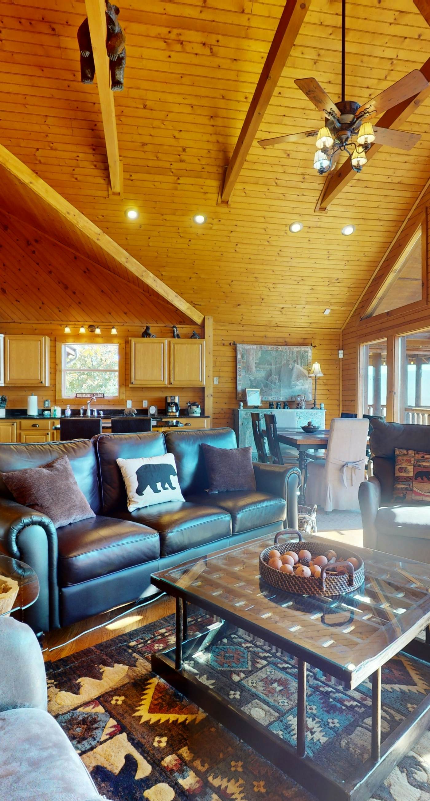 2 Cozy Home Retreat, Sleep 17・ Hot Tub・Views・Games