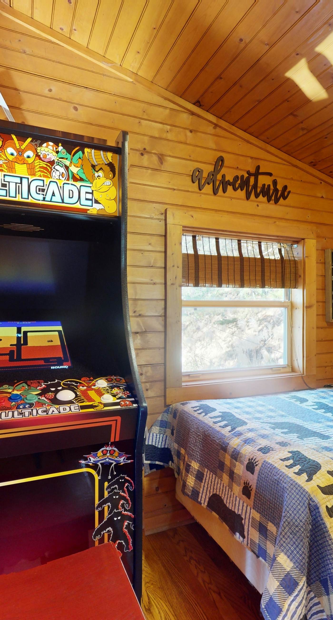 2 Cozy Home Retreat, Sleep 17・ Hot Tub・Views・Games