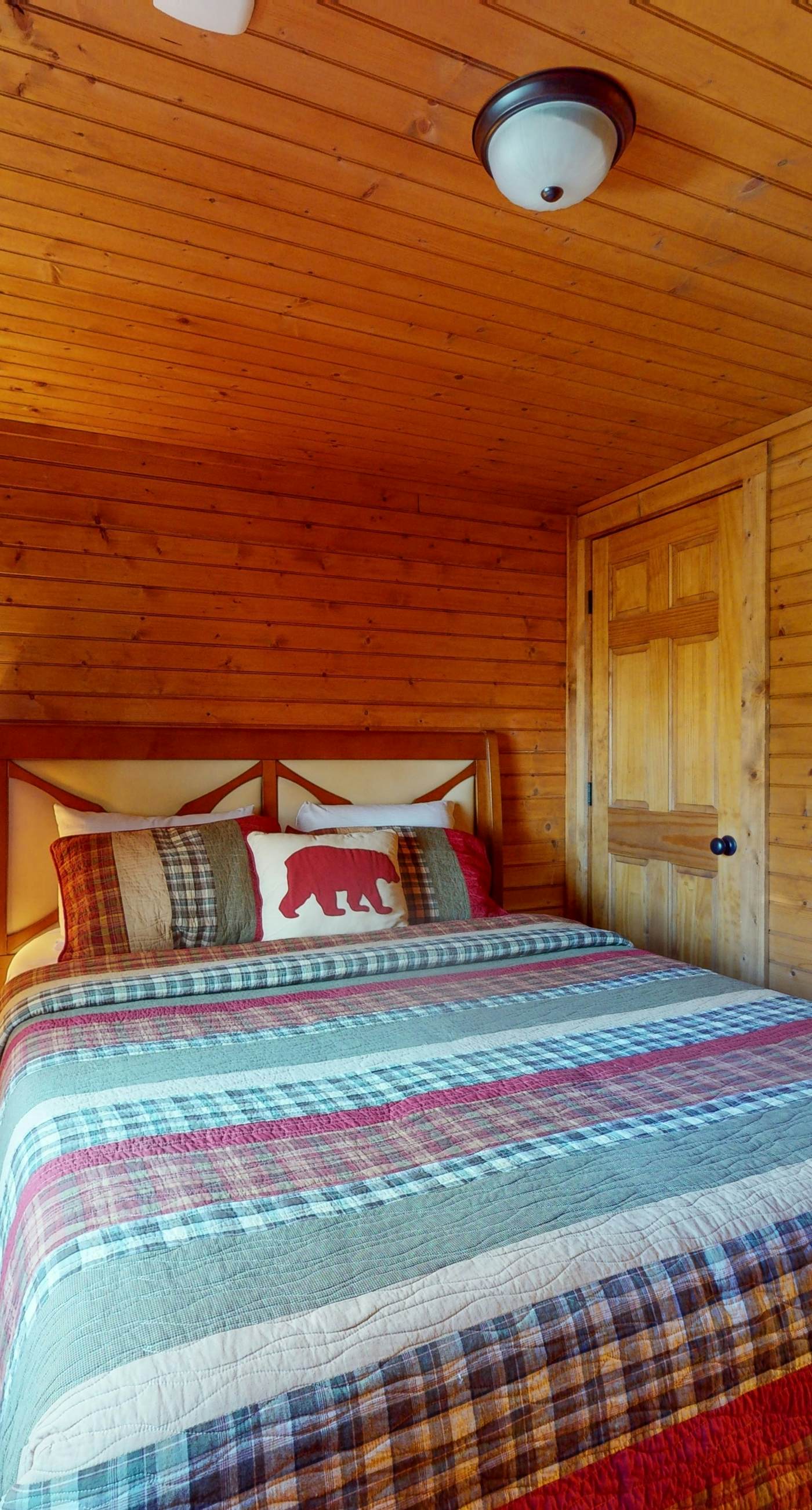 2 Cozy Home Retreat, Sleep 17・ Hot Tub・Views・Games