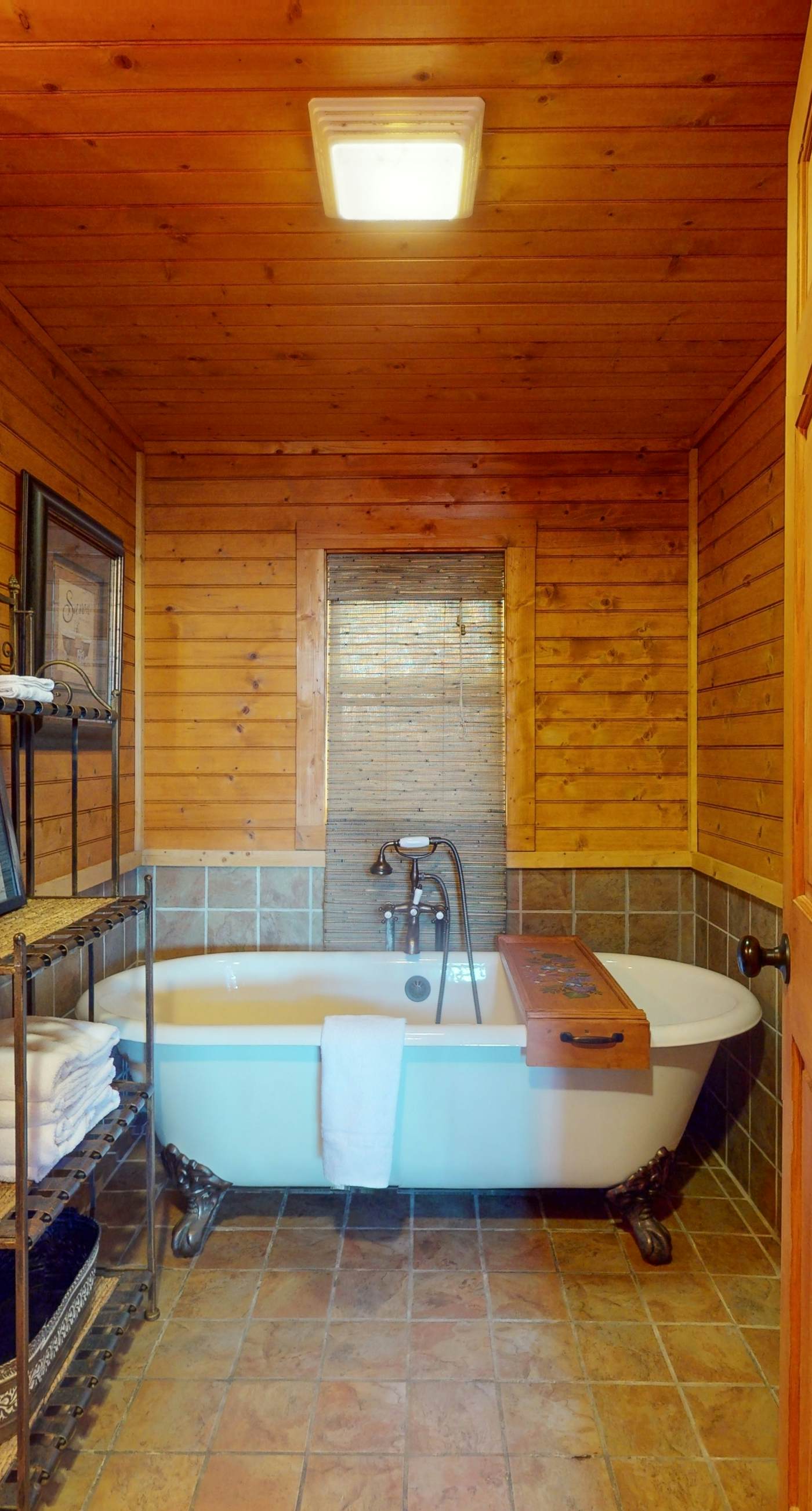 2 Cozy Home Retreat, Sleep 17・ Hot Tub・Views・Games