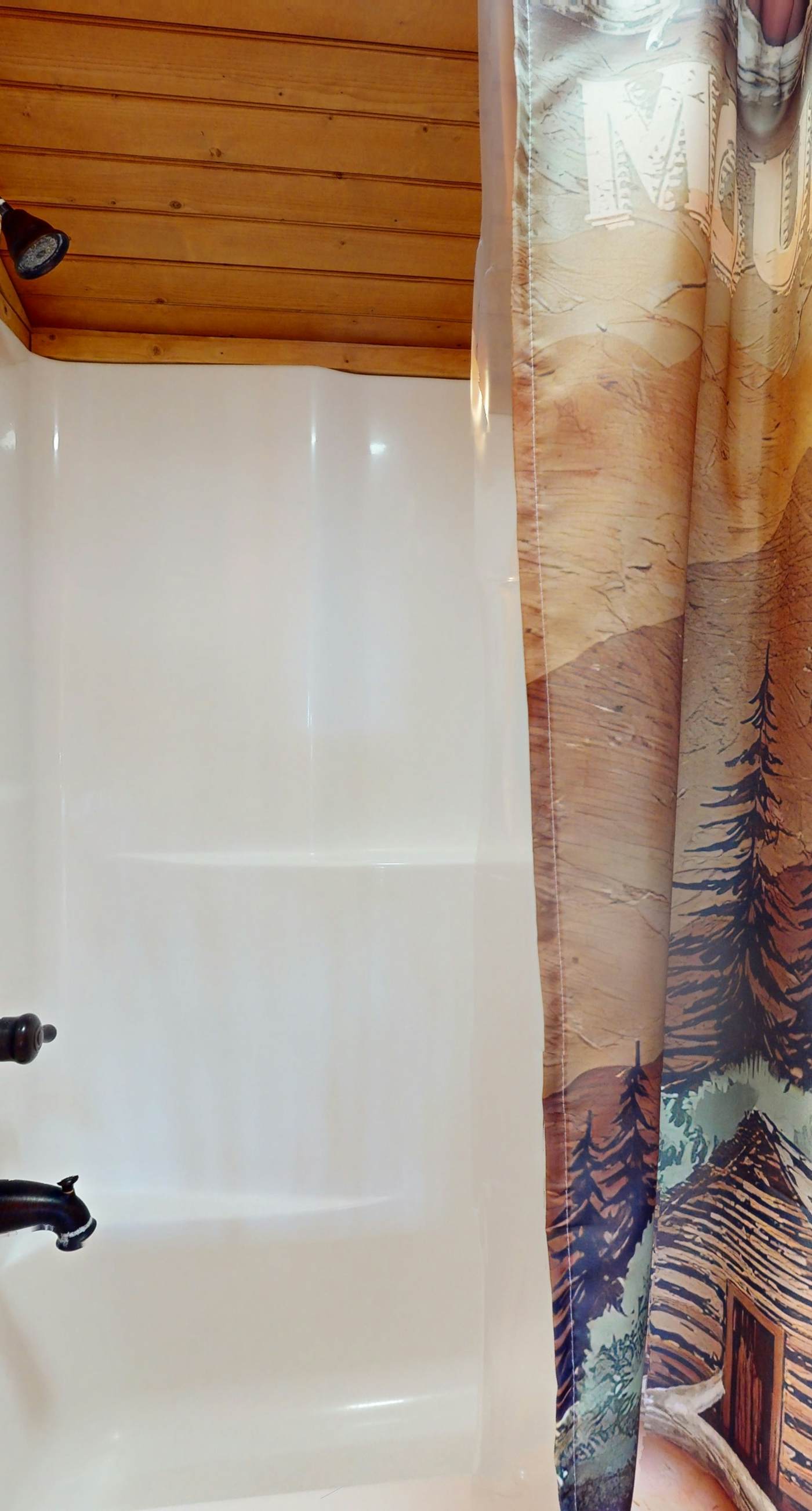 2 Cozy Home Retreat, Sleep 17・ Hot Tub・Views・Games