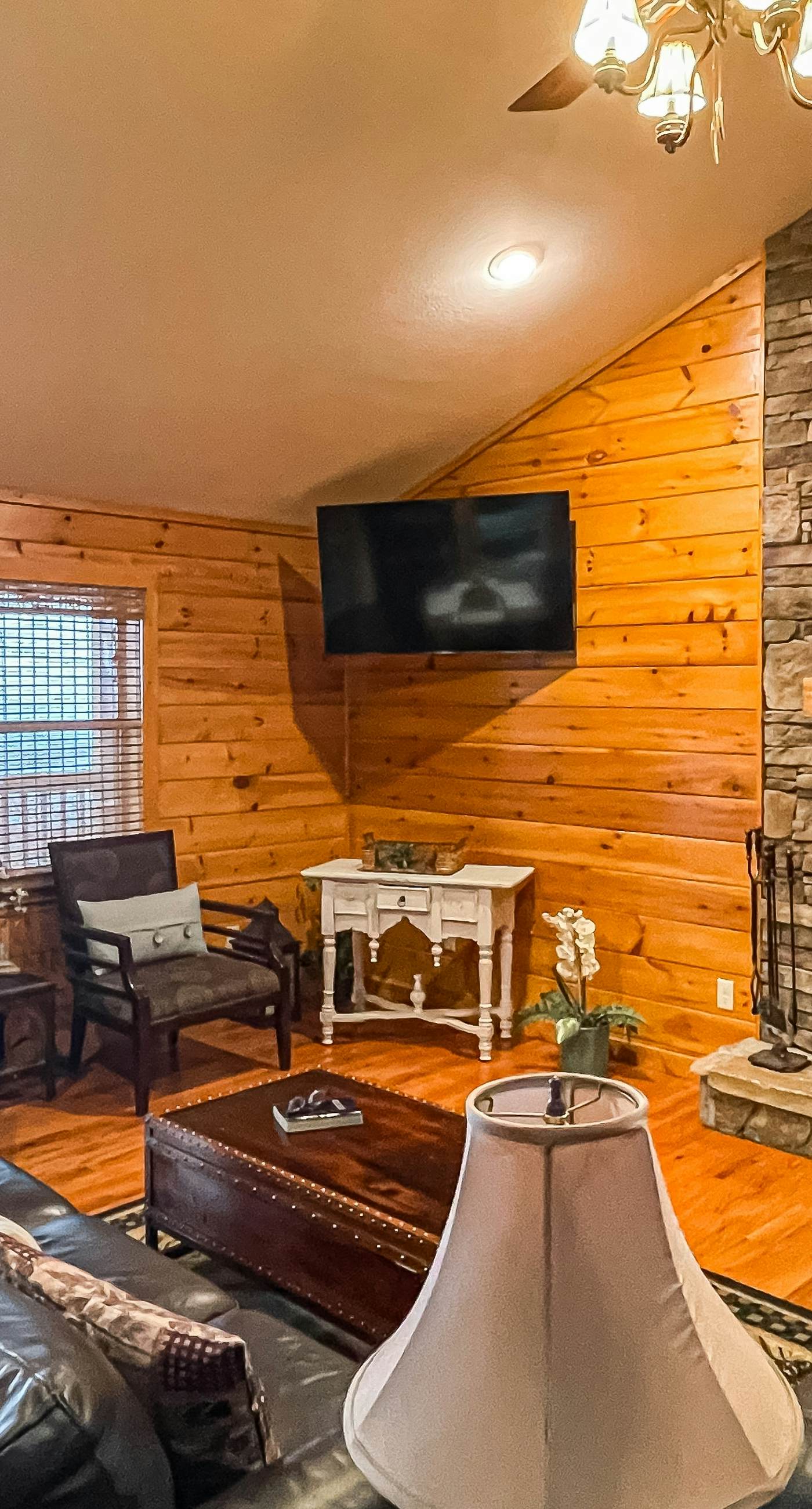 2 Cozy Home Retreat, Sleep 17・ Hot Tub・Views・Games