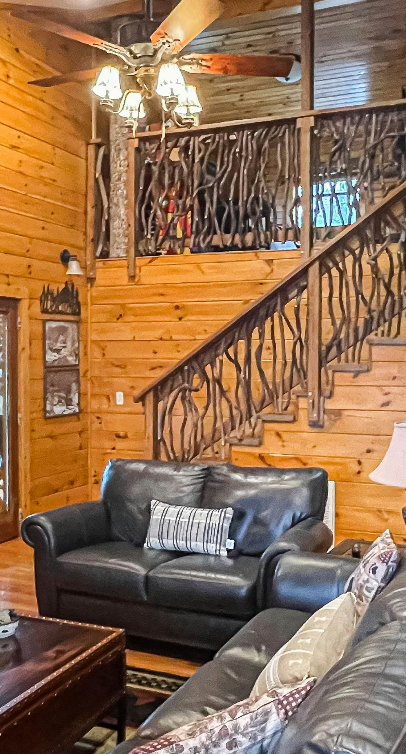 2 Cozy Home Retreat, Sleep 17・ Hot Tub・Views・Games