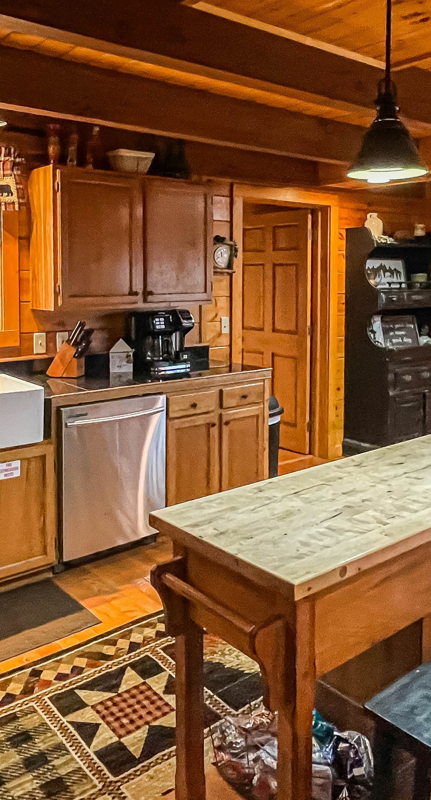 2 Cozy Home Retreat, Sleep 17・ Hot Tub・Views・Games