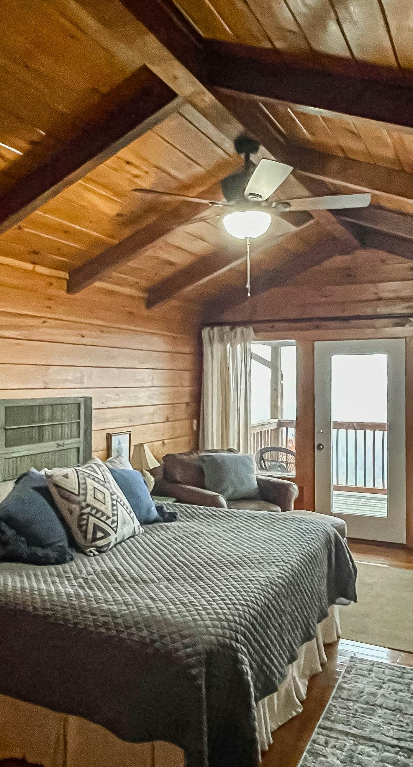 2 Cozy Home Retreat, Sleep 17・ Hot Tub・Views・Games