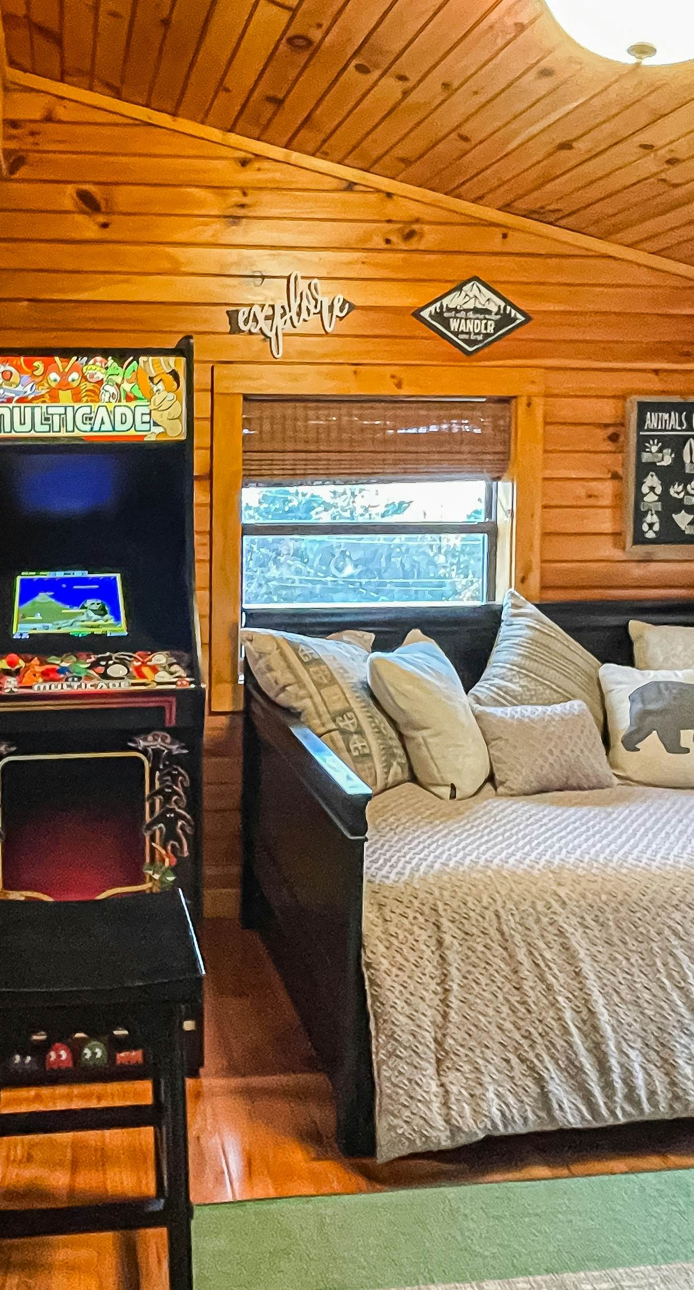 2 Cozy Home Retreat, Sleep 17・ Hot Tub・Views・Games