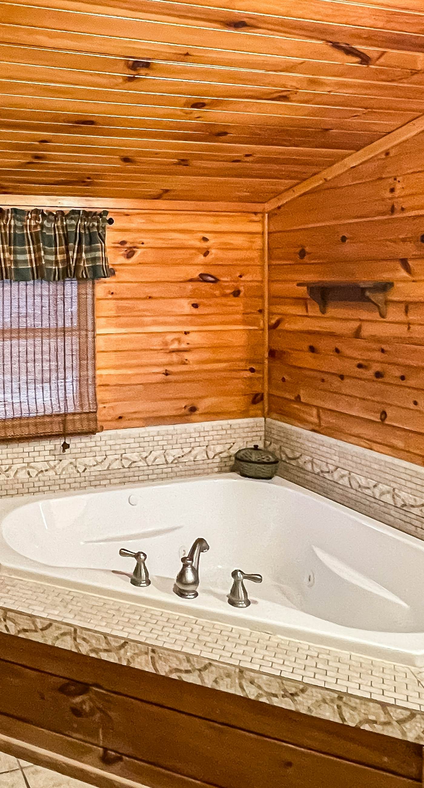 2 Cozy Home Retreat, Sleep 17・ Hot Tub・Views・Games