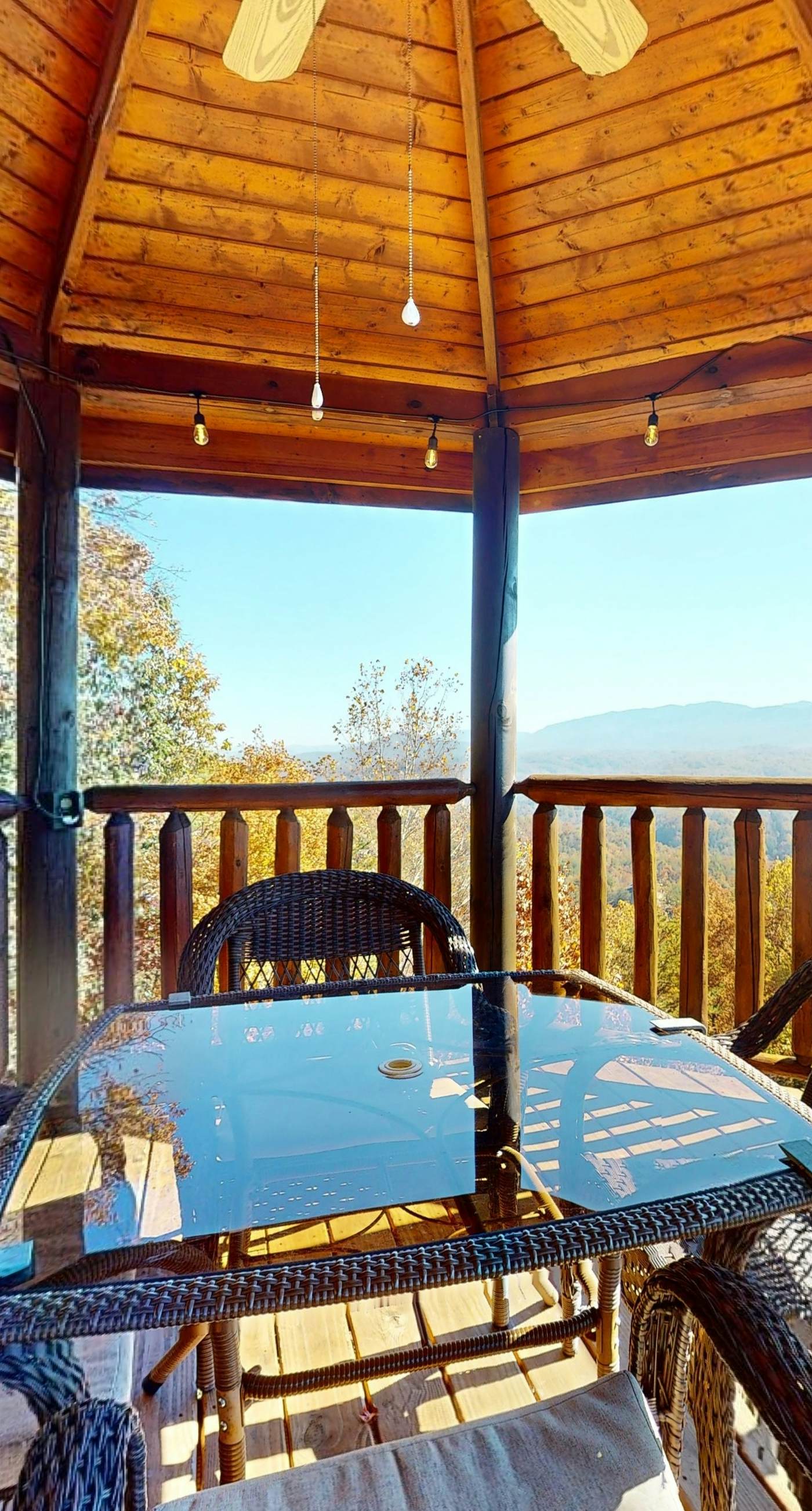 2 Cozy Home Retreat, Sleep 17・ Hot Tub・Views・Games