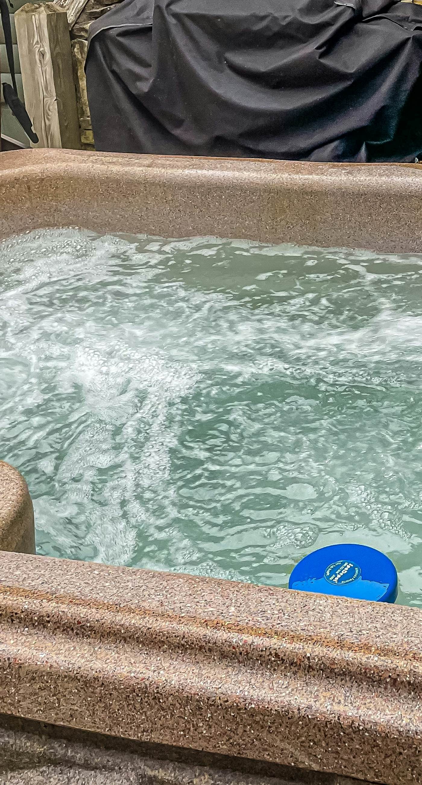 2 Cozy Home Retreat, Sleep 17・ Hot Tub・Views・Games