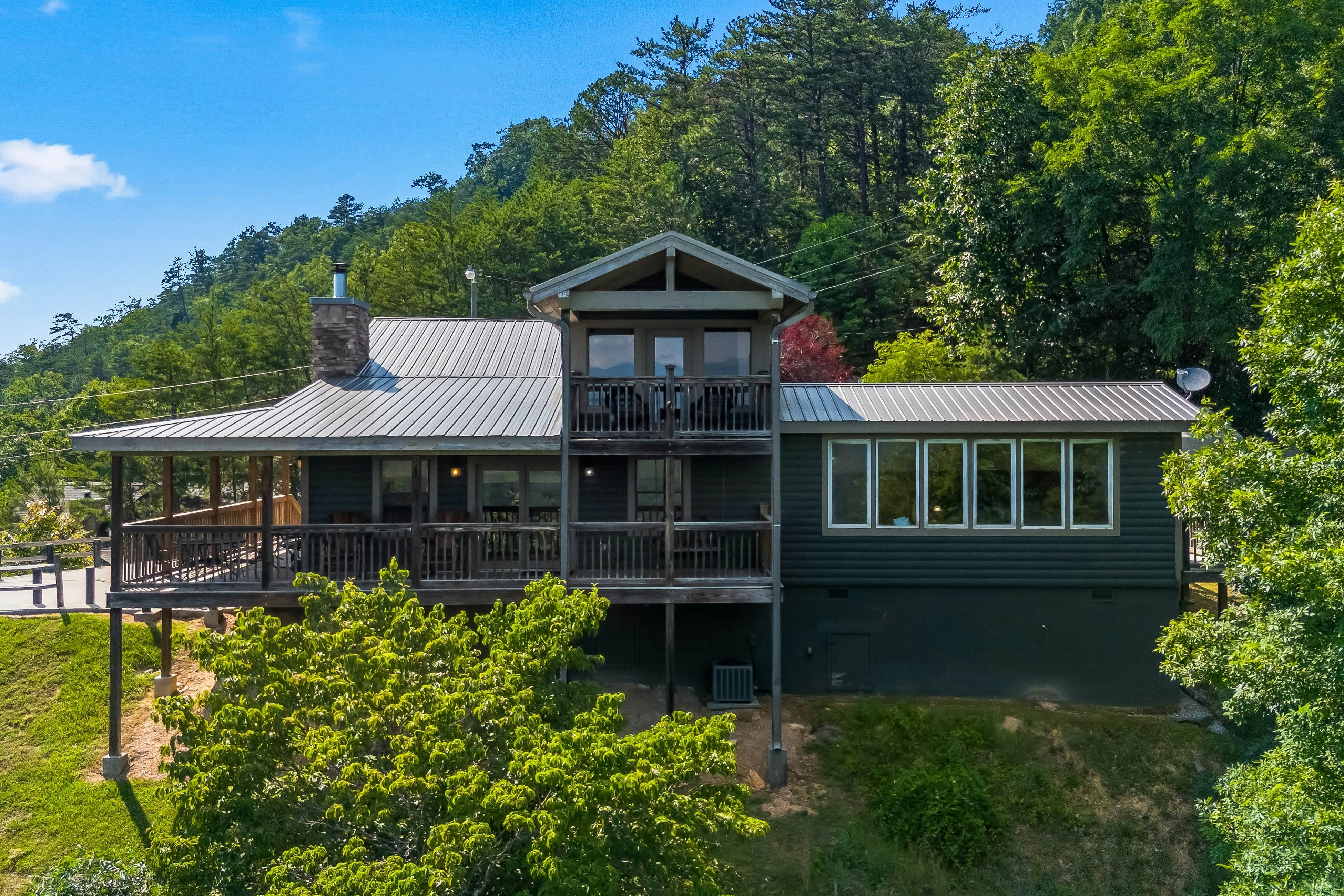 2 Cozy Home Retreat, Sleep 17・ Hot Tub・Views・Games