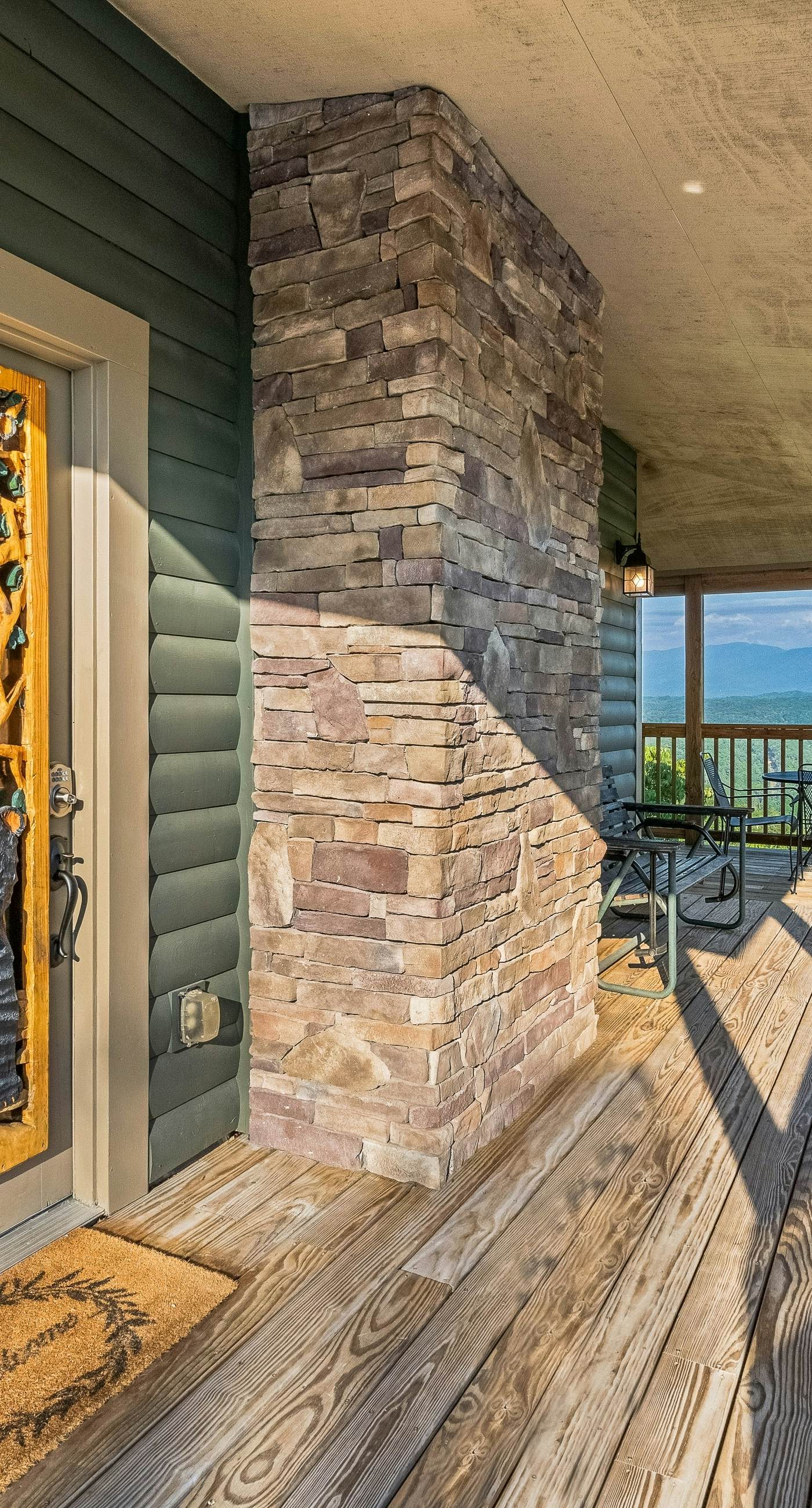 2 Cozy Home Retreat, Sleep 17・ Hot Tub・Views・Games