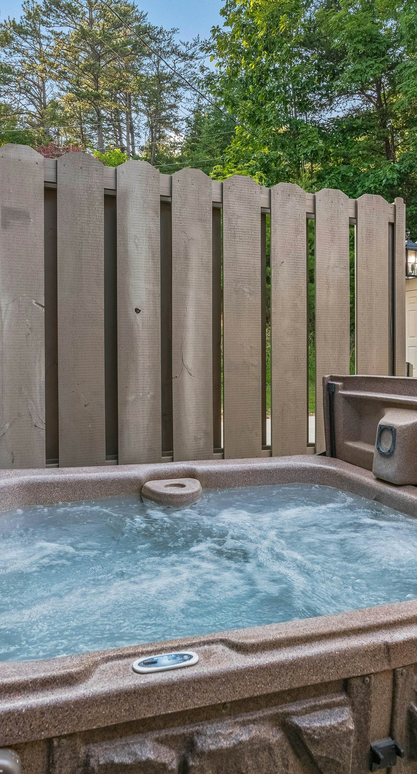 2 Cozy Home Retreat, Sleep 17・ Hot Tub・Views・Games