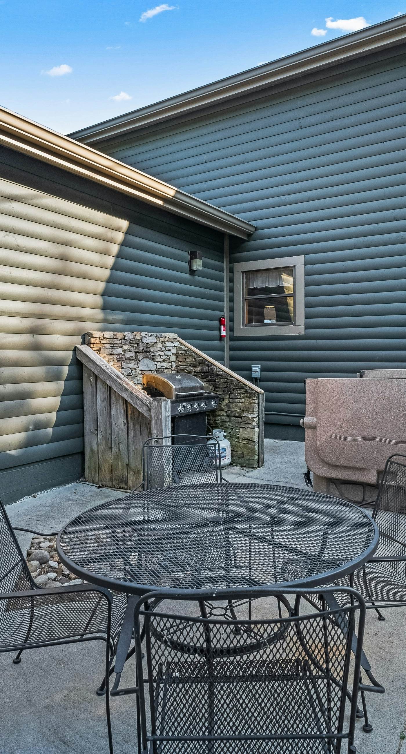 2 Cozy Home Retreat, Sleep 17・ Hot Tub・Views・Games