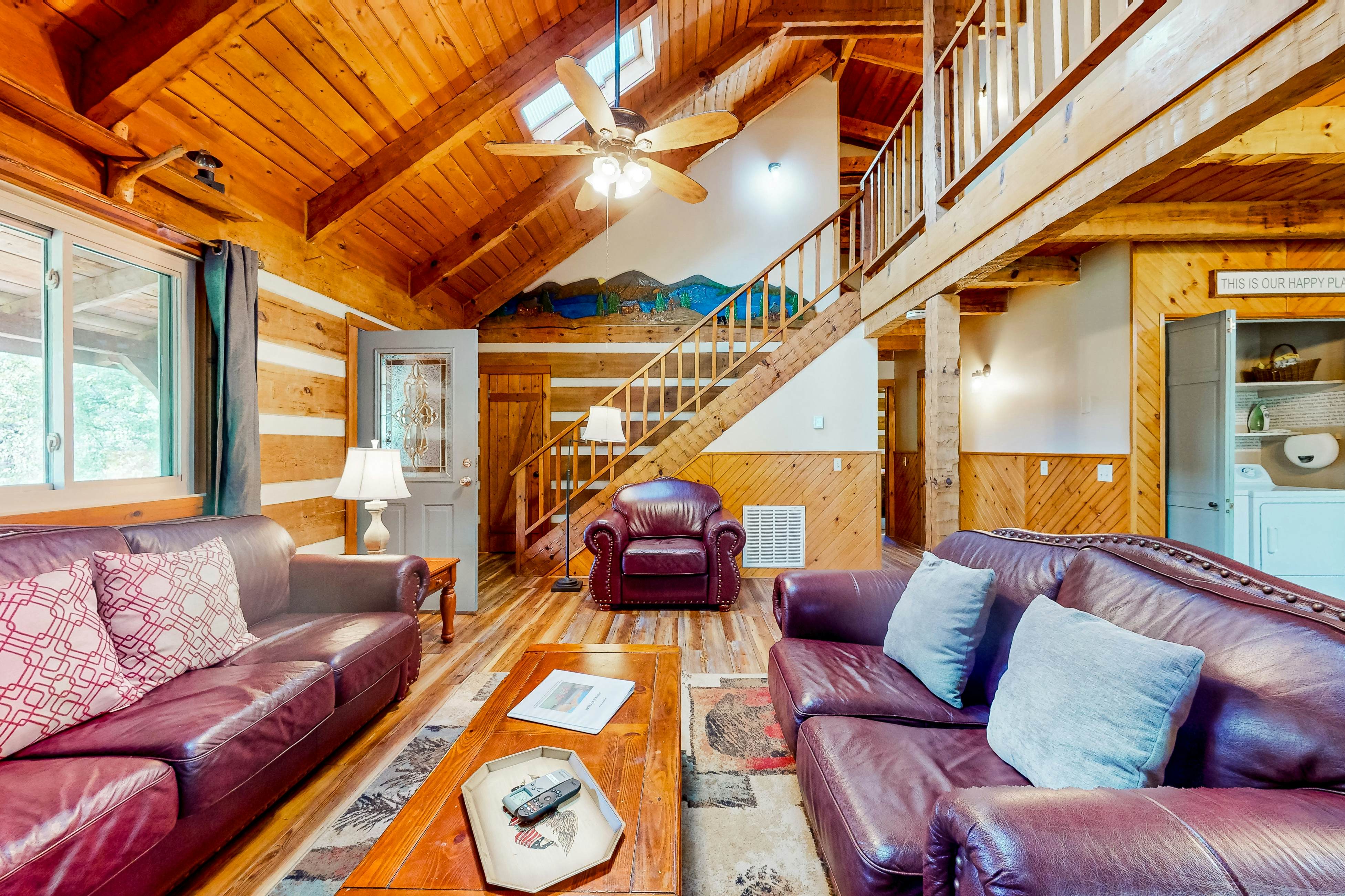 2-story cabin w/ fireplace, firepit, & private hot tub + free attraction tickets