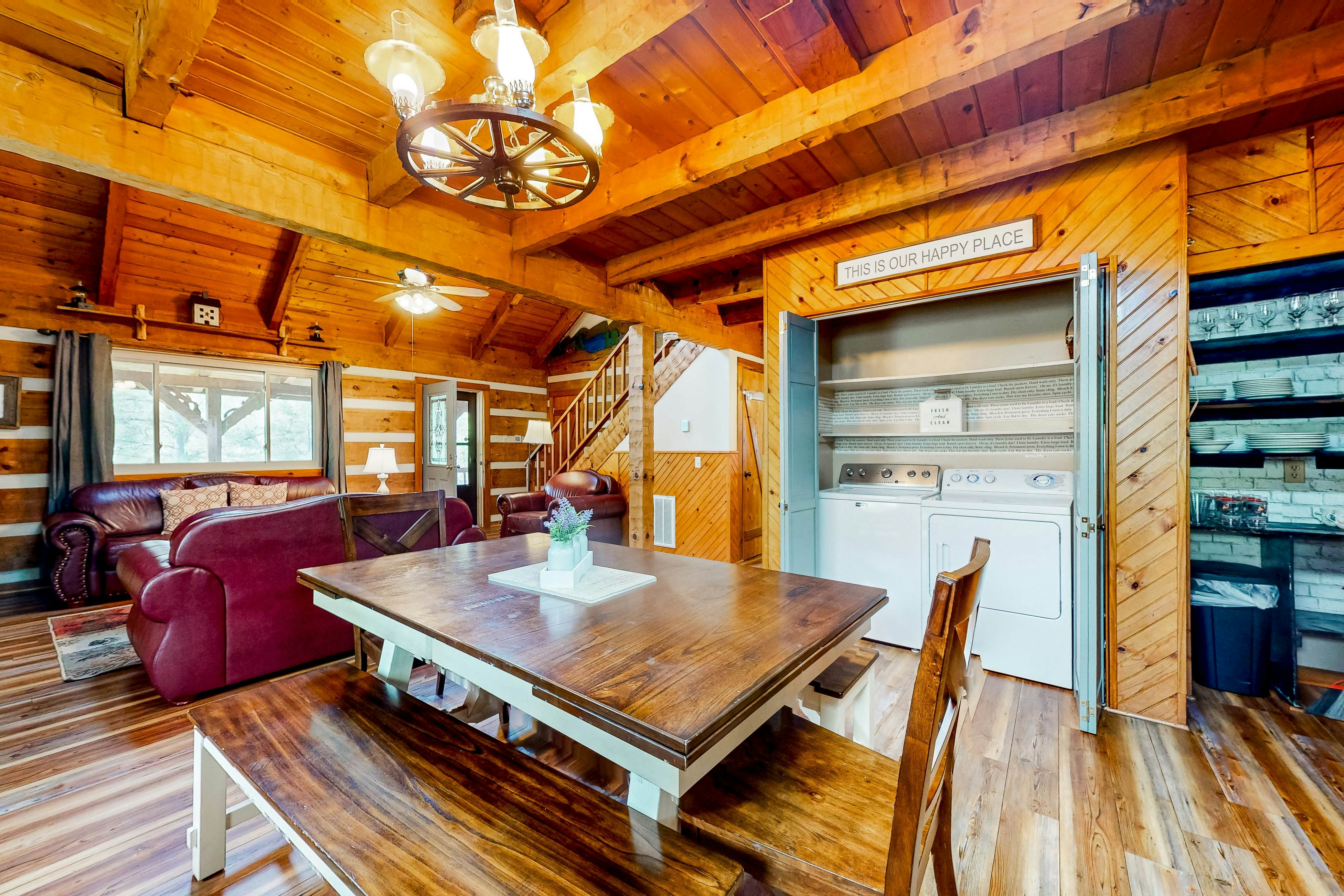 2-story cabin w/ fireplace, firepit, & private hot tub + free attraction tickets