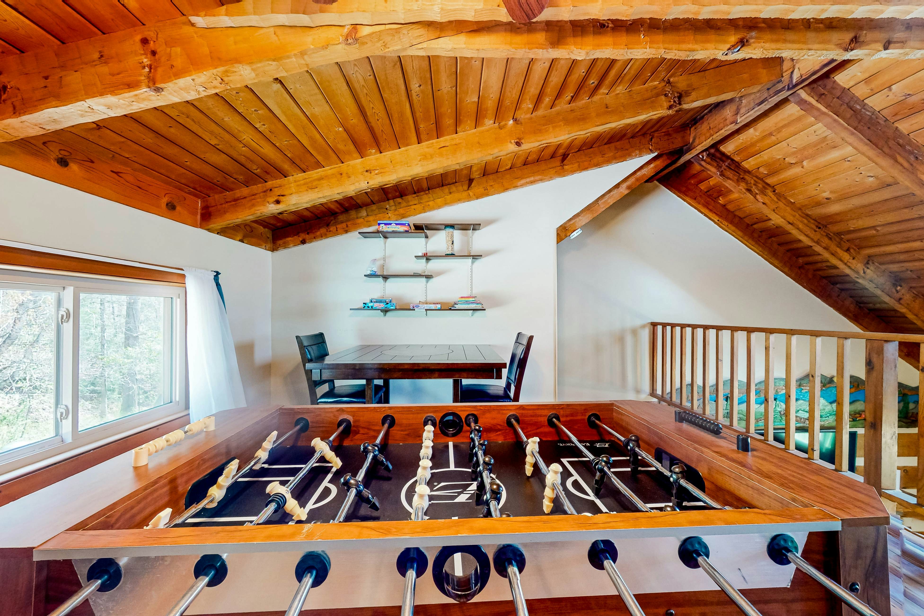 2-story cabin w/ fireplace, firepit, & private hot tub + free attraction tickets