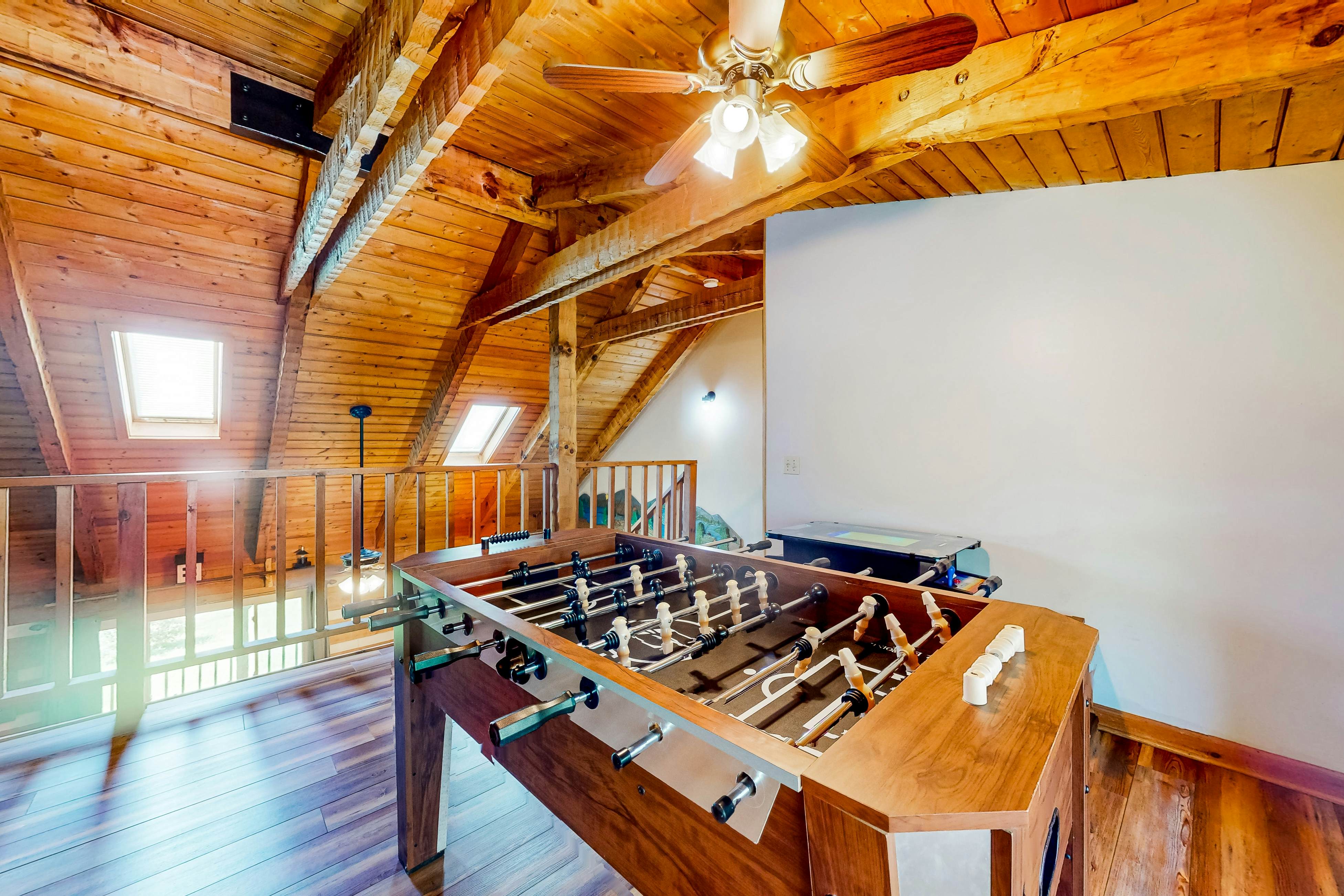 2-story cabin w/ fireplace, firepit, & private hot tub + free attraction tickets